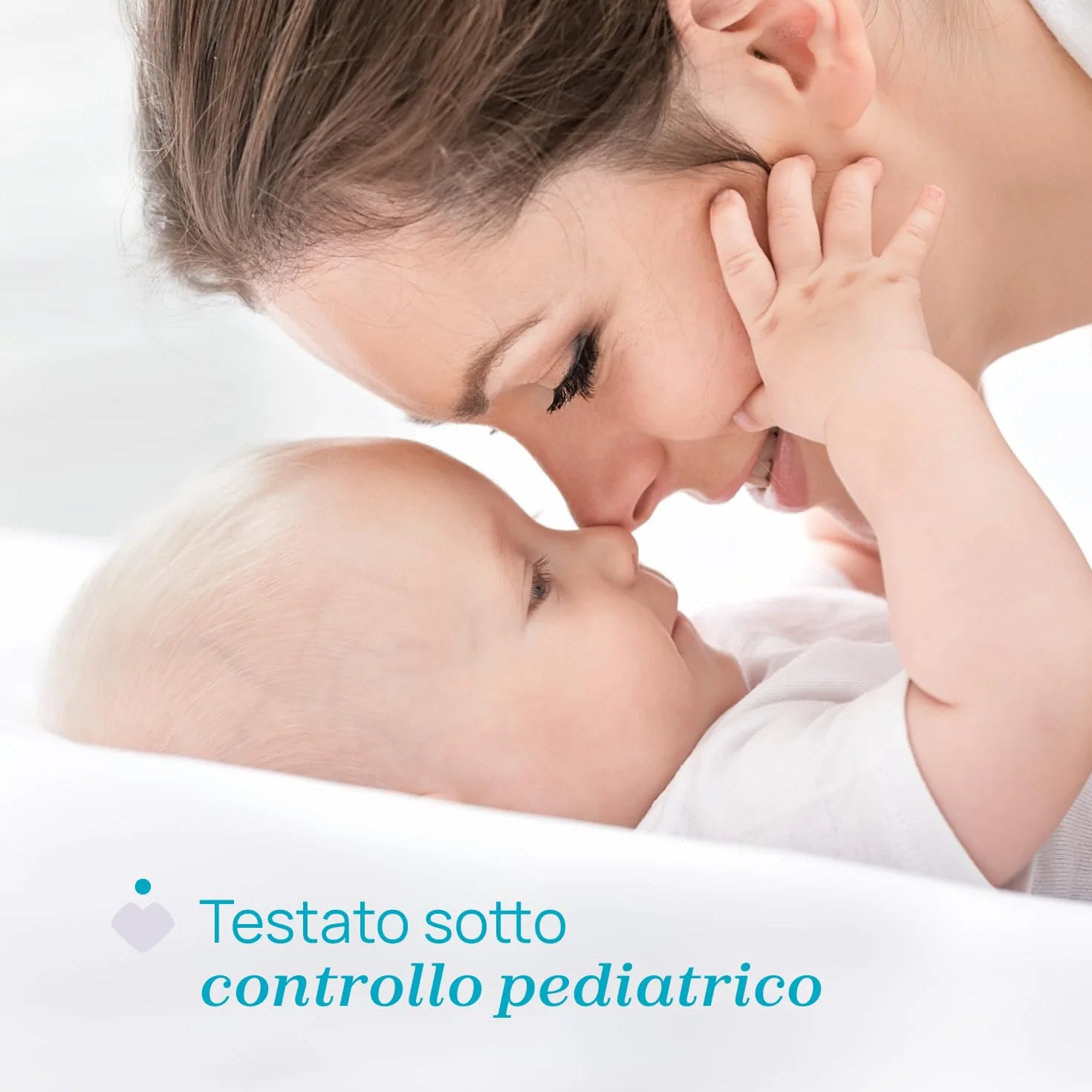 Chicco Baby Moments Olio Massaggio Sensitive, Formula Naturale, Nutre e Idrata la Pelle - 200ml