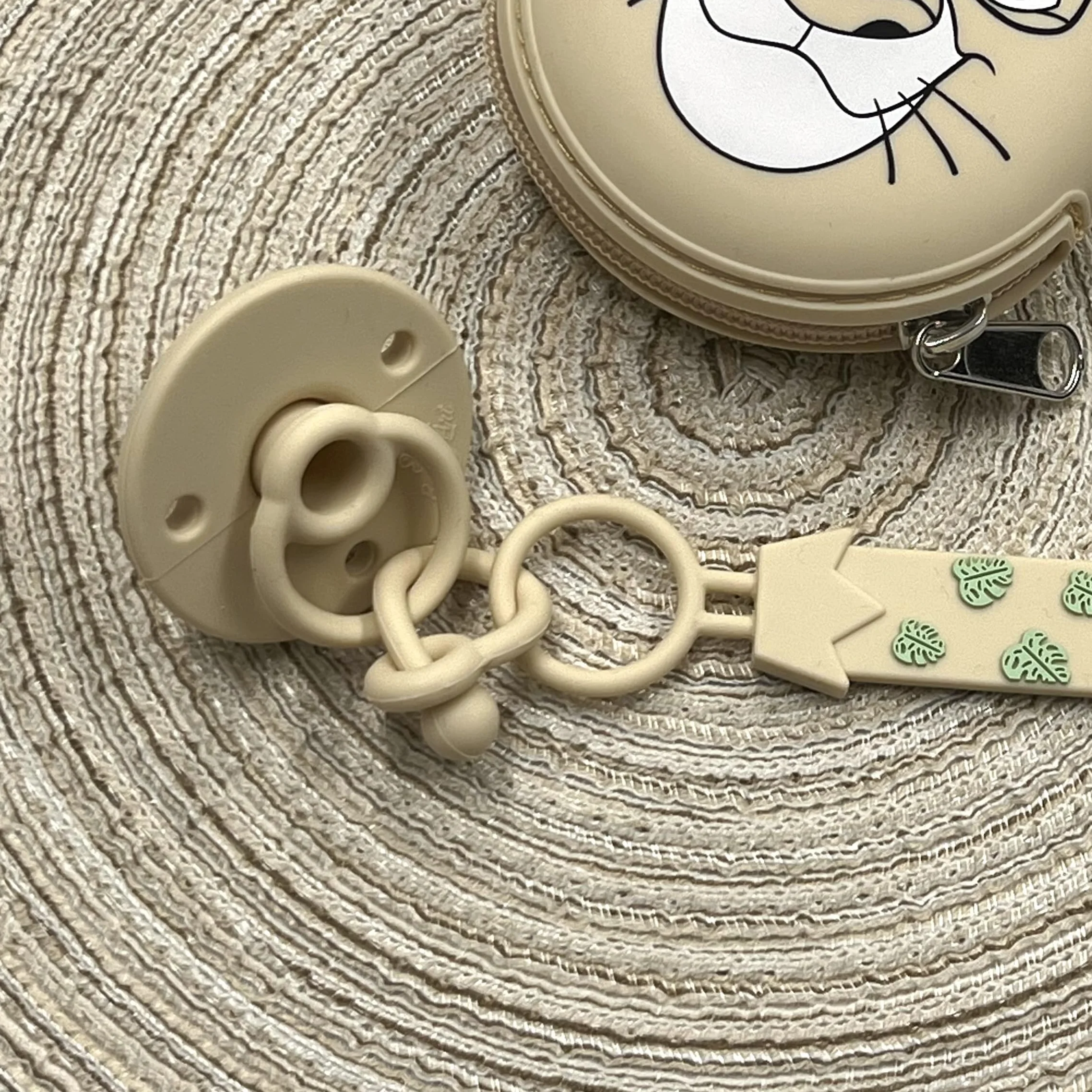 NOVITÁ Fettuccia IN SILICONE, per ciuccio personalizzata con nome, leone, BABYJART, lavabile,sicura per il bambino,compatibile con ciuccio MAM e CHICCO AZIENDA ITALIANA, MADE IN ITALY!