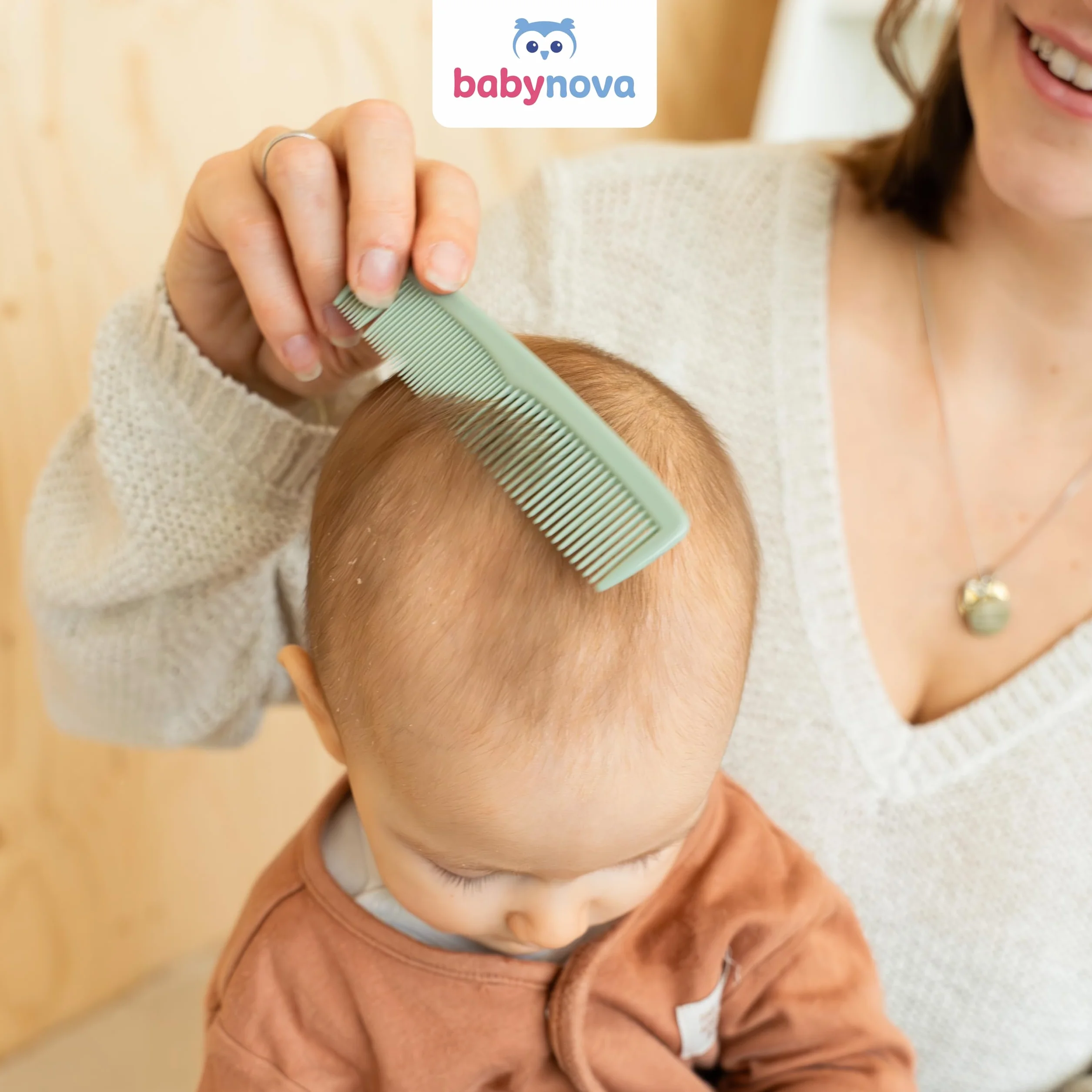 babynova Set Pettine & Spazzola – Set Cura dei Capelli con Setole in Nylon Naturale Ultra Morbide per Bambini & Neonati – Cura Delicata per Cuti Sensibili – Senza BPA – Verde leone
