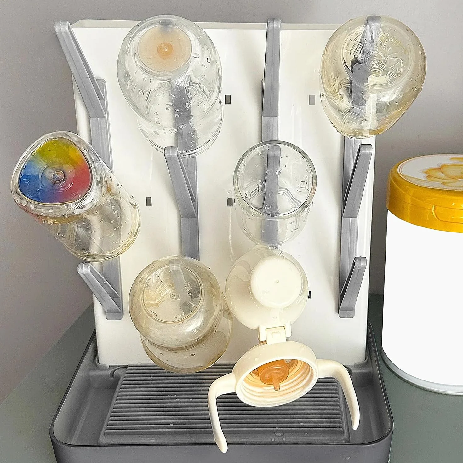 Scola Borracce con Vaschetta Raccogligocce, Materiale Plastico, Può Contenere Fino a 12 Biberon, Salvaspazio, Scolabiberon Verticale, Adatto per Piani di Lavoro
