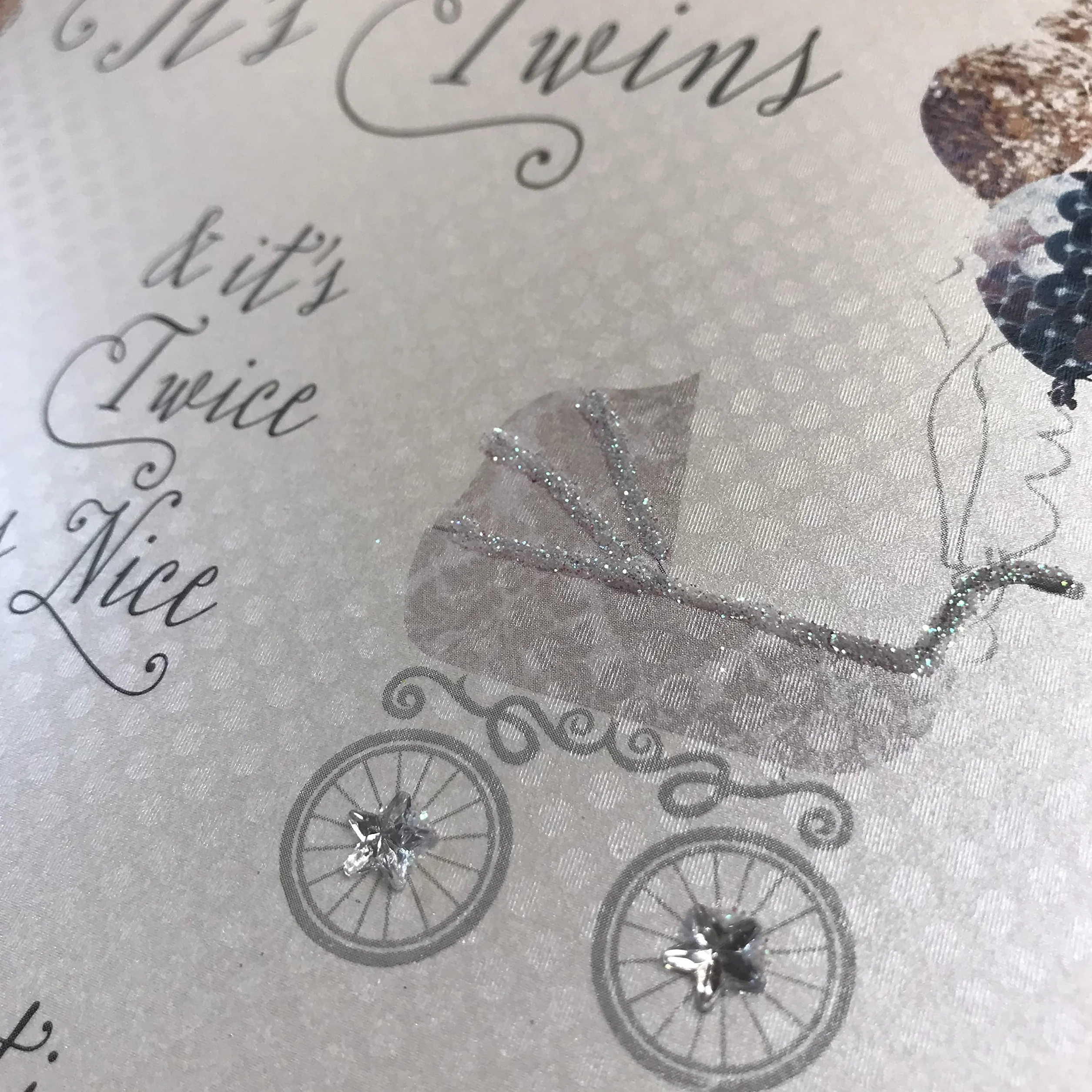 White Cotton Cards - Biglietto d'auguri per neonati gemelli, con passeggini, color argento