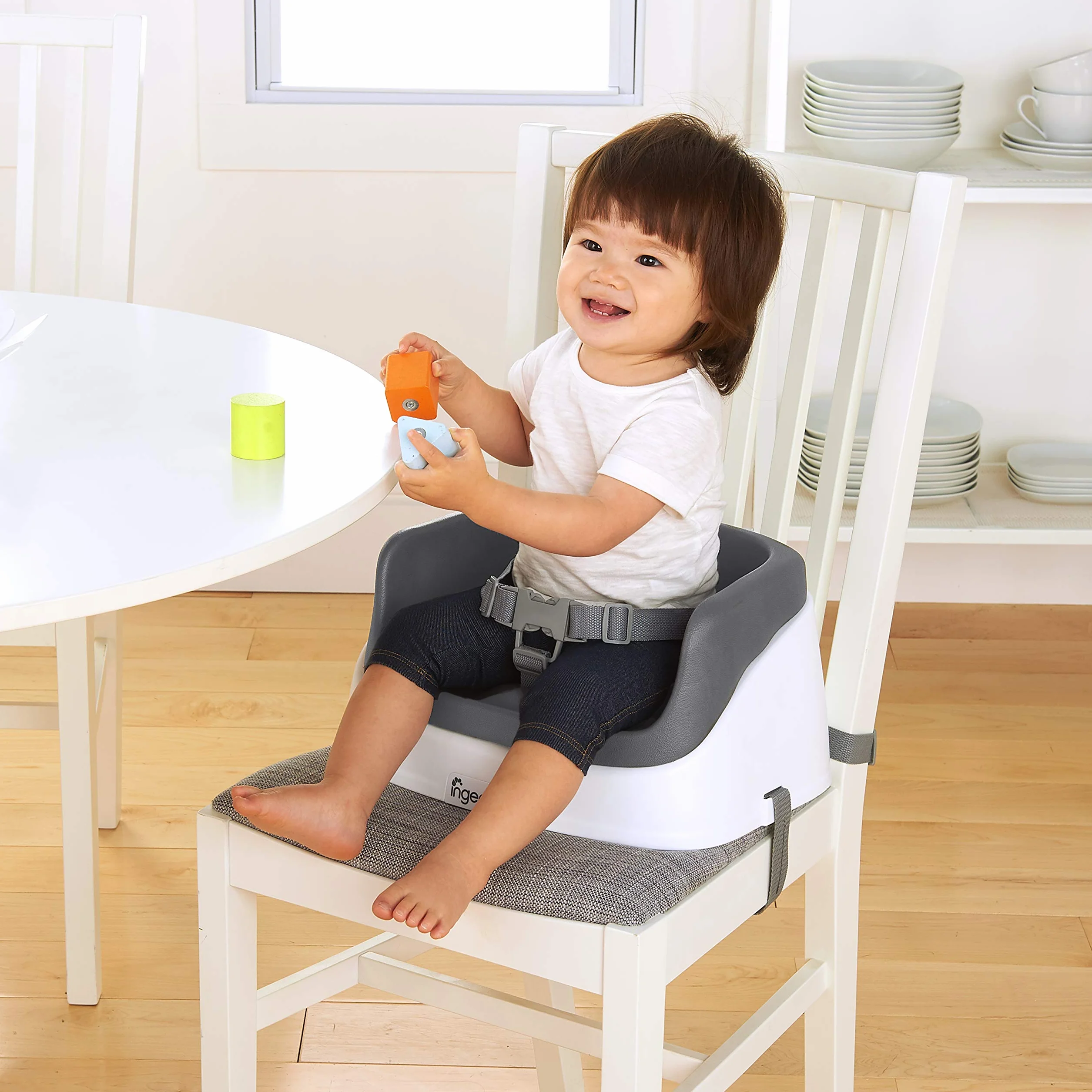 Ingenuity SmartClean Sedile di rialzo per bambini per tavolo da pranzo con cinghie di fissaggio a 3 punti, ardesia