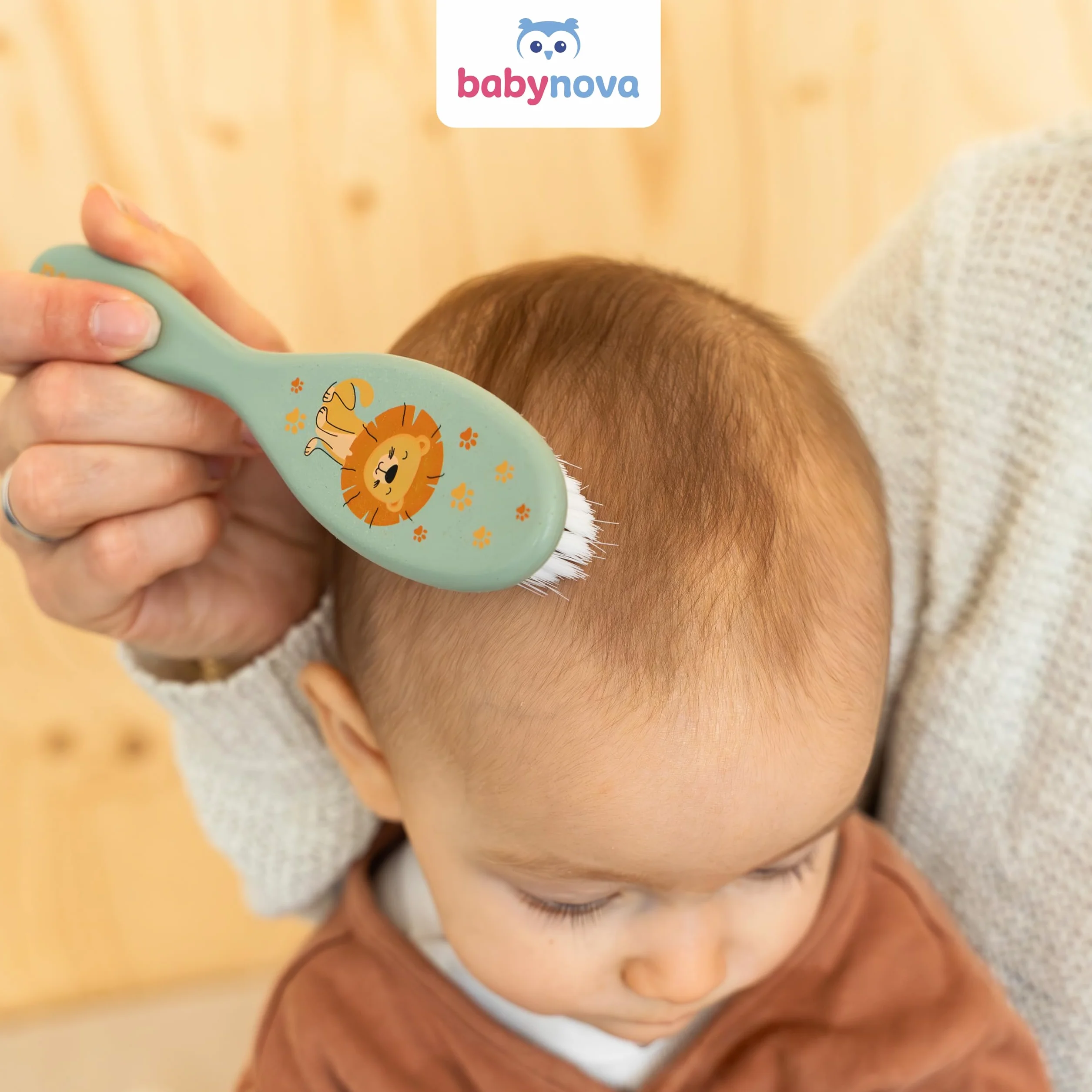 babynova Set Pettine & Spazzola – Set Cura dei Capelli con Setole in Nylon Naturale Ultra Morbide per Bambini & Neonati – Cura Delicata per Cuti Sensibili – Senza BPA – Verde leone