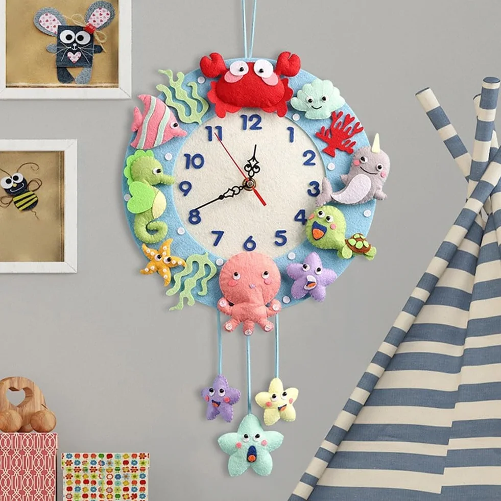 Orologio da parete in stile cartone animato fai da te unico pezzo decorativo divertente per bambini ornamenti fatti a mano personalizzabili con materiale non tessuto (E)