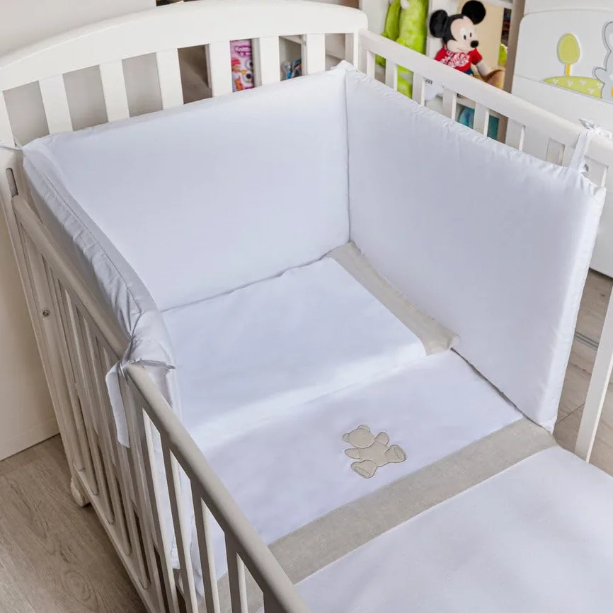 Lisola Set Lenzuola Neonato, per Lettino o Culla, Lenzuolo Sopra 120x180 cm + Federa 40x60 cm + Lenzuolo Sotto 60x130 cm, Made in Italy, in Puro Cotone, Decorato in Lino. Modello: Teddy