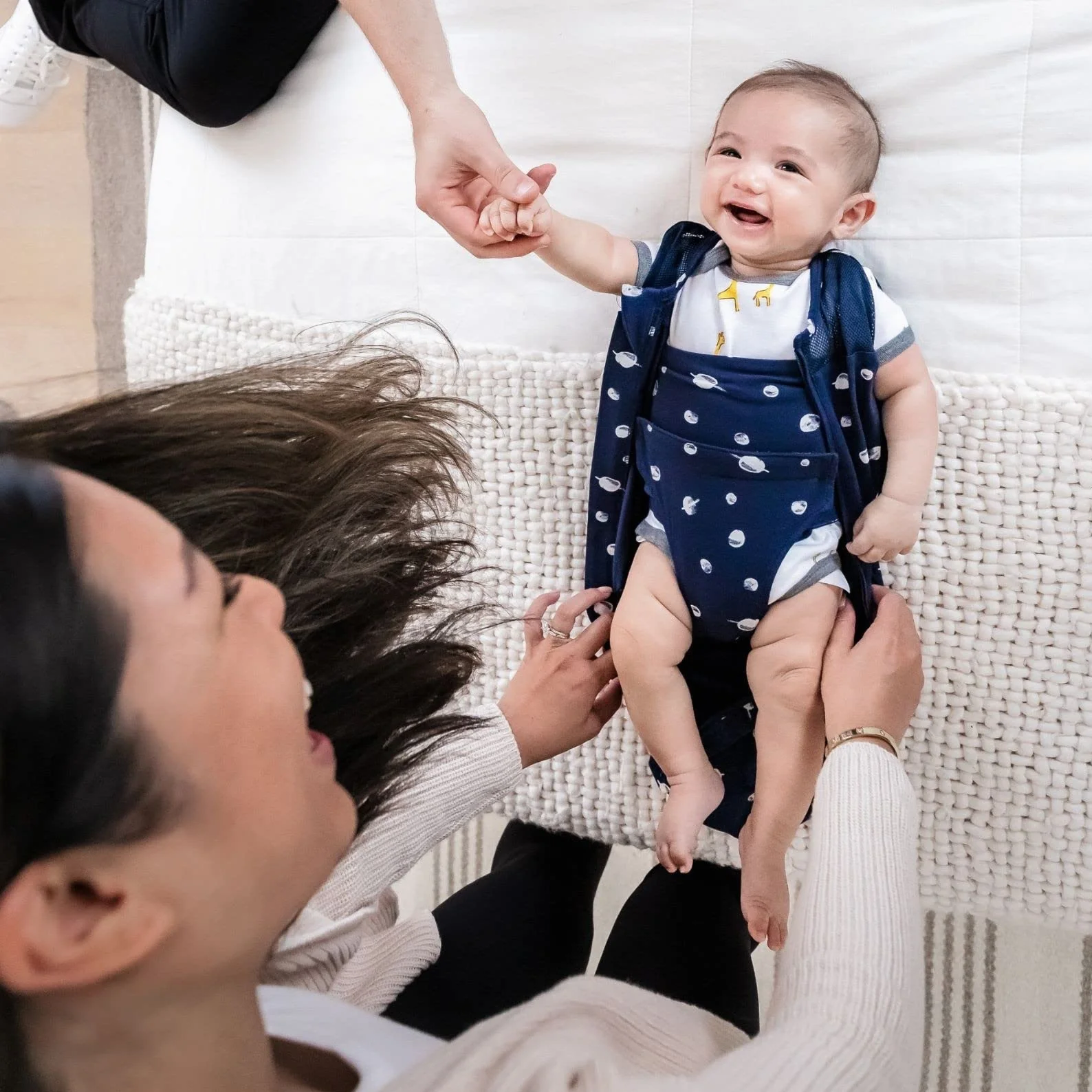Happiest Baby Sleepea Fasciatura Rapida - Cotone 100% Biologico - Favorisce un Corretto Sviluppo Delle Anche (Pianeti Notturni, Medio)