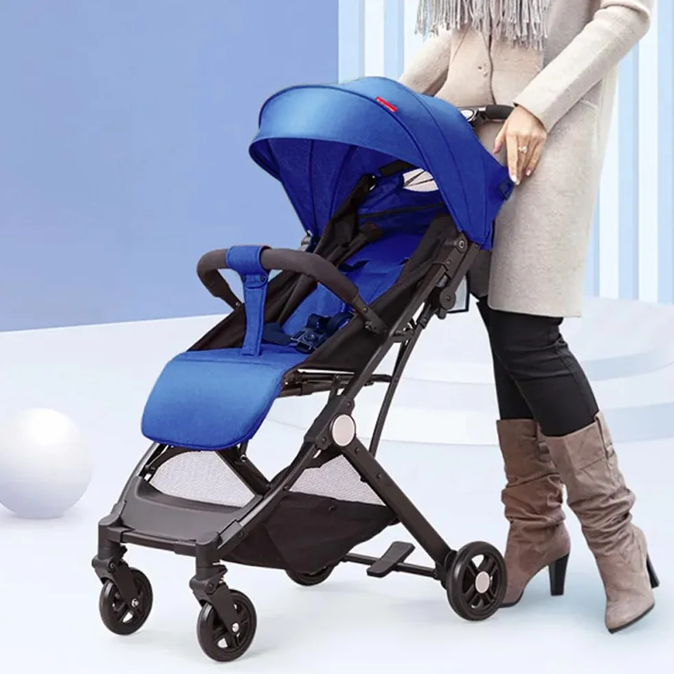BAKAJI Passeggino Easy Ultra Leggero con Chiusura Facilitata Portata Massima 15 kg, Schienale Reclinabile con Cintura di Sicurezza a 5 Punti, Pieghevole con Una Mano, Salvaspazio (Blu)
