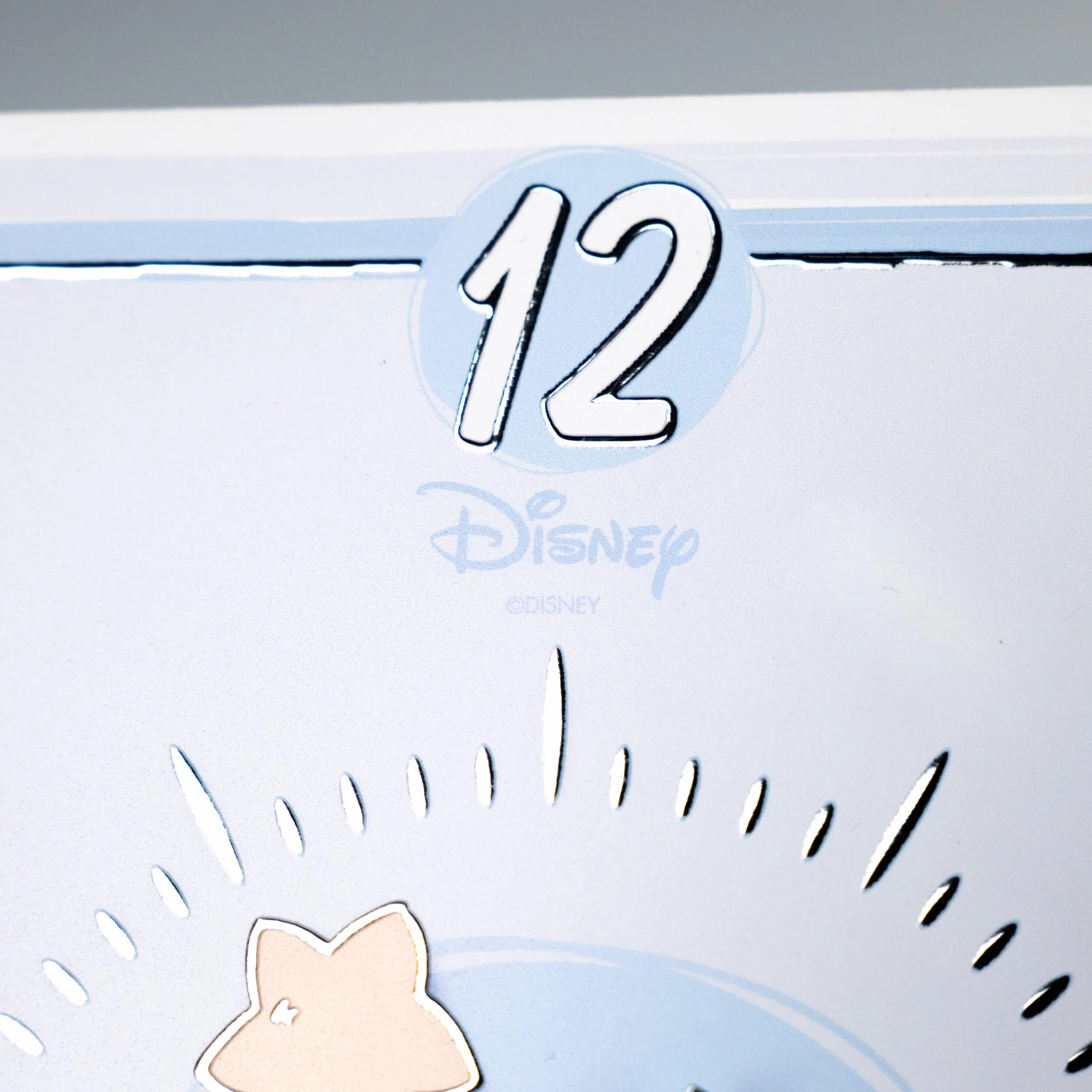 VALENTI & CO. - Disney Topolino - Orologio da tavolo o da appendere in legno con dettagli in argento - Idea Regalo Neonato o Regalo Battesimo - Orologio da parete per cameretta bambino