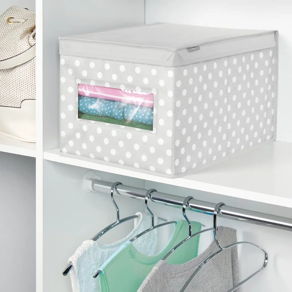 mDesign Set da 6 scatole portaoggetti impilabili con Finestra Trasparente – Box Grande con Coperchio per la Stanza dei Bimbi – Cesta per Vestiti in Fibra Sintetica a Pois – Grigio ianco