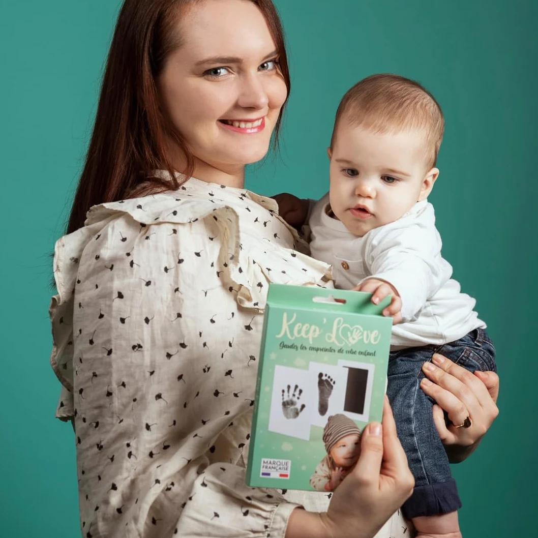 Keep'Love - Set di cornici per impronte per bambini, kit impronta piedi e mani, regalo per nascita, decorazione originale per la camera dei bambini, cornice per foto in legno con contorno bianco FSC