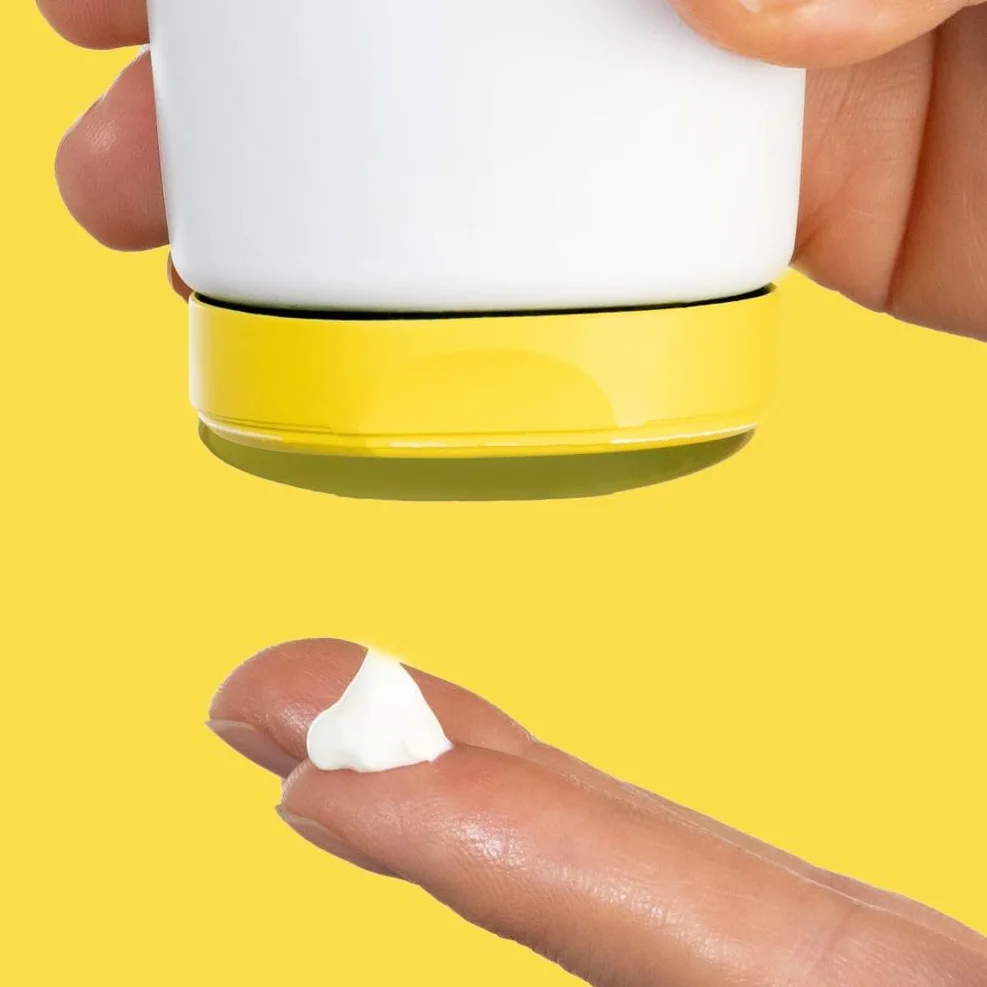 CeraVe Protezione Solare Idratante Invisibile SPF30, Per Tutte le Tipologie di Pelle, Protezione Molto Alta, Idratazione 24 ore, Texture Leggera e Invisibile sulla Pelle, 177ml