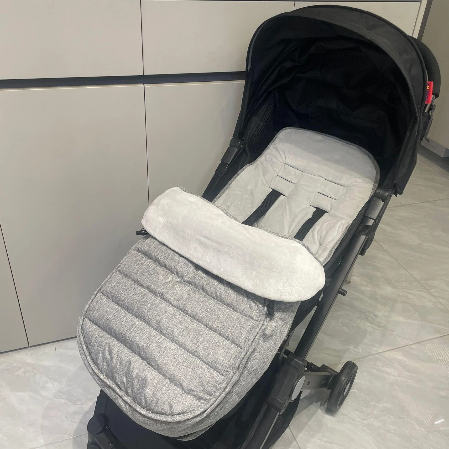 ZONSUSE Sacco Termico Passeggino Universale, Coprigambe Passeggino, Sacco Passeggino Invernale Staccabile con Cerniere, Lavabile, per Passeggini e Carrozzine con Imbracatura a 3 e 5 Punti