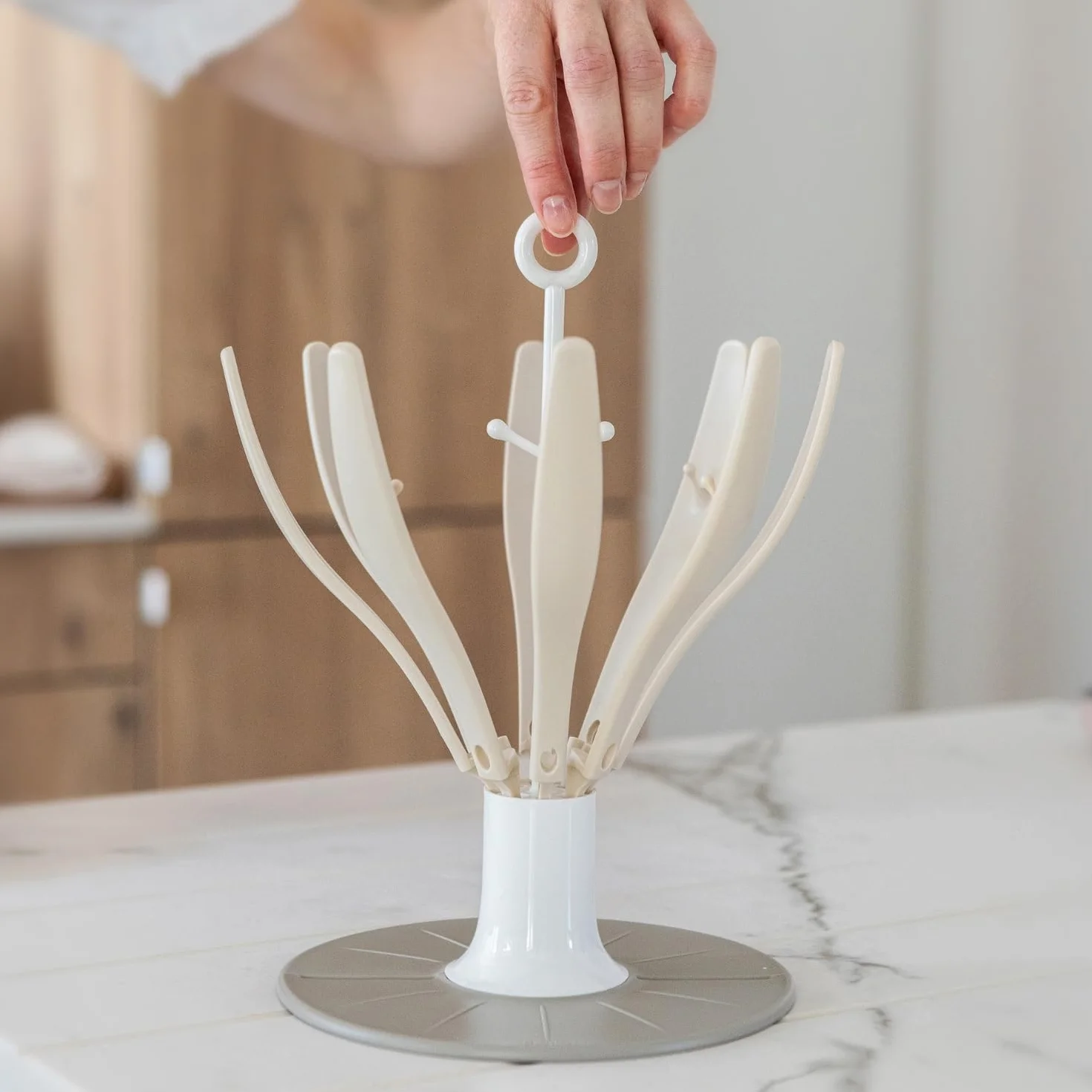 BÉABA Asciuga Biberon Arbre Flower – Pieghevole, Capacità 8 Biberon e Accessori, Compatto e Nomade, Facile da Riporre, Ideale per Viaggi – Argilla