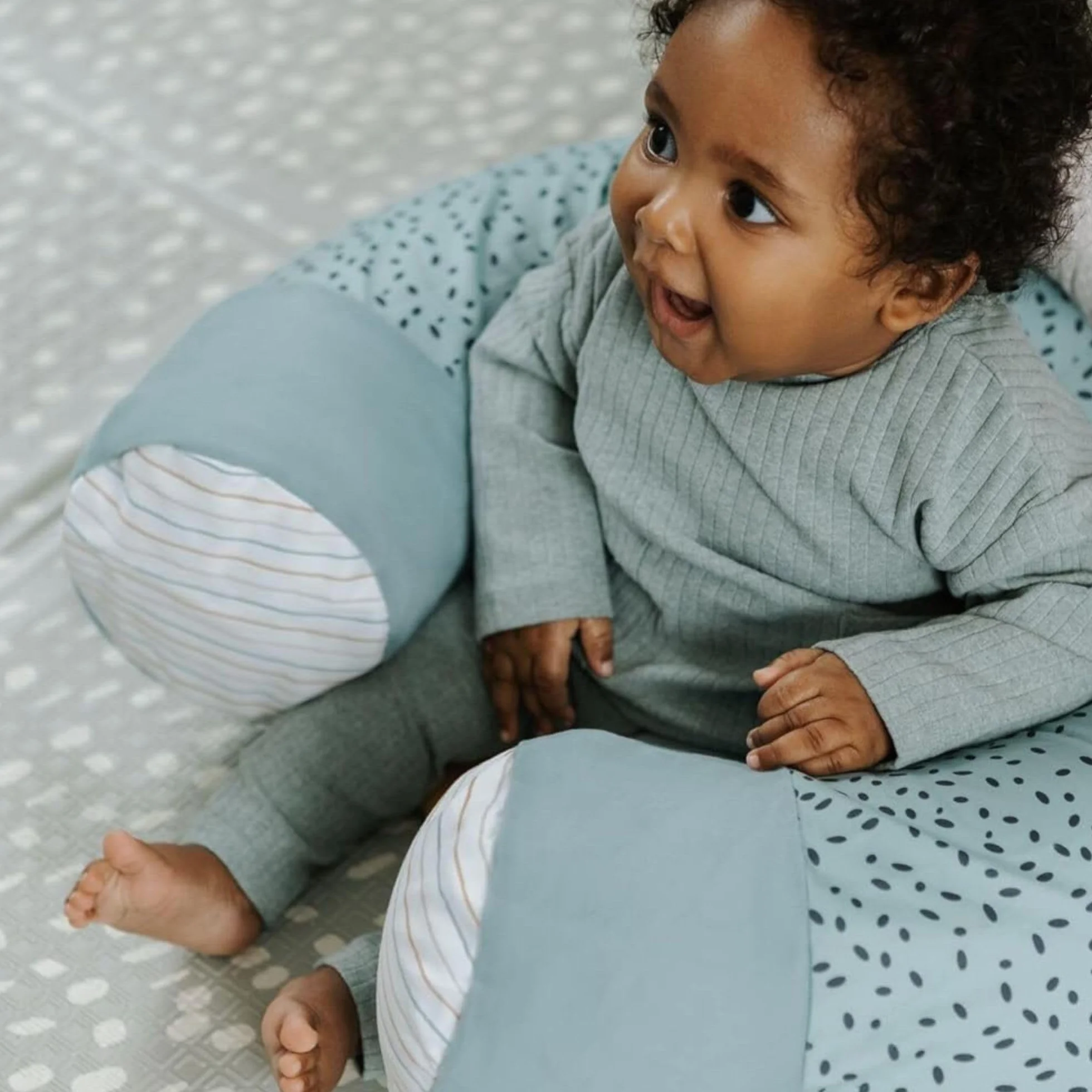 Nuby Seggiolino per Bambini, Animal Adventures Sit-Me-Up, Sedile Gonfiabile Sit & Play da Pavimento, Vassoio Rimovibile, Lavabile in Lavatrice, Adatto a Partire dai 6 Mesi