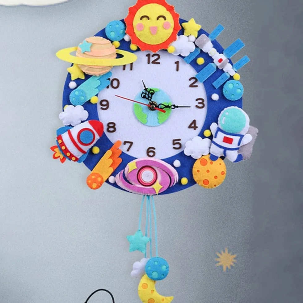 Orologio da parete in stile cartone animato fai da te unico pezzo decorativo divertente per bambini ornamenti fatti a mano personalizzabili con materiale non tessuto (E)
