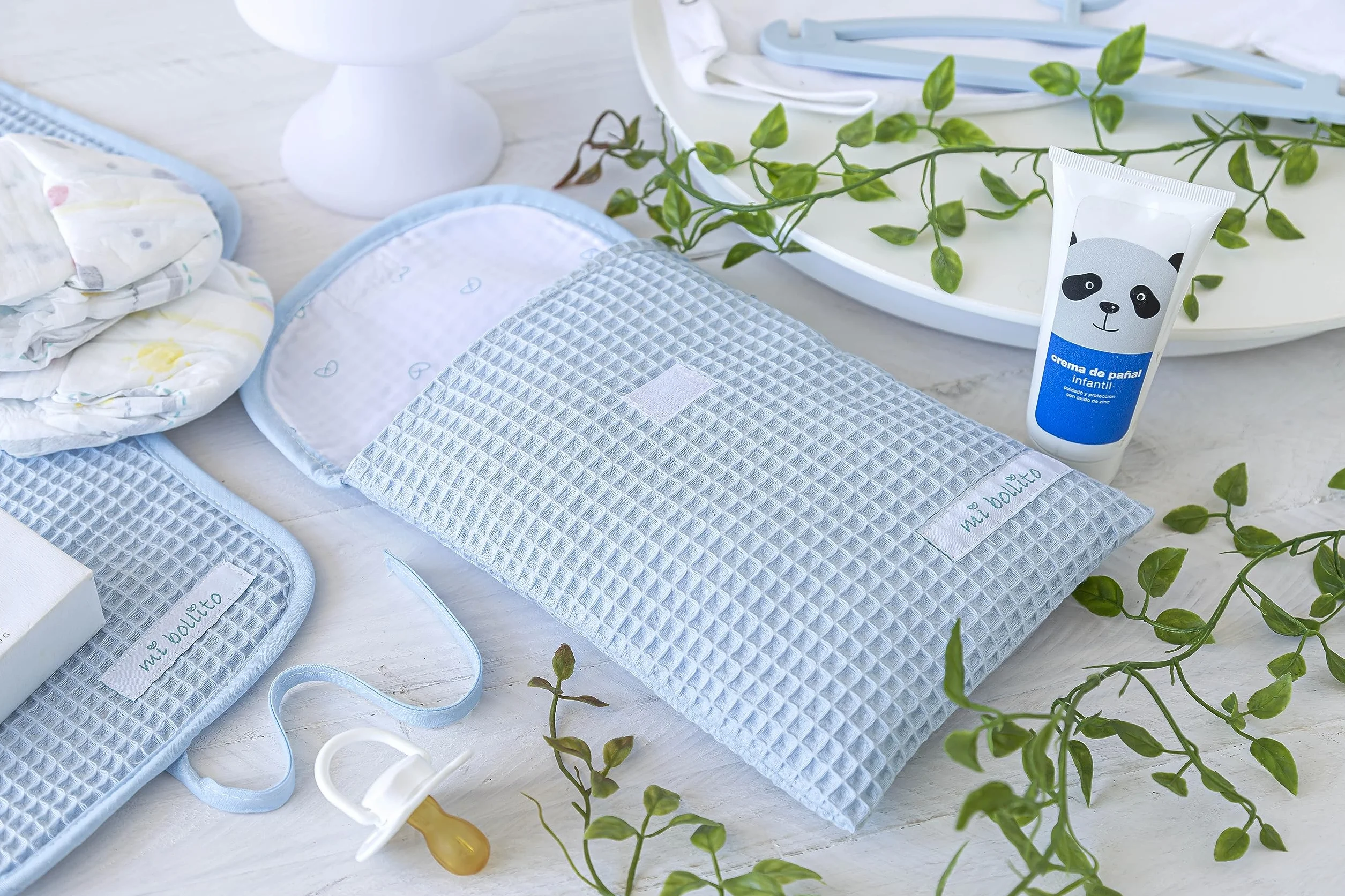 Set di 2 pezzi, fasciatoio impermeabile e borsa per pannolini per pannolini e salviette. Prodotto interamente in Spagna. (Blu chiaro)