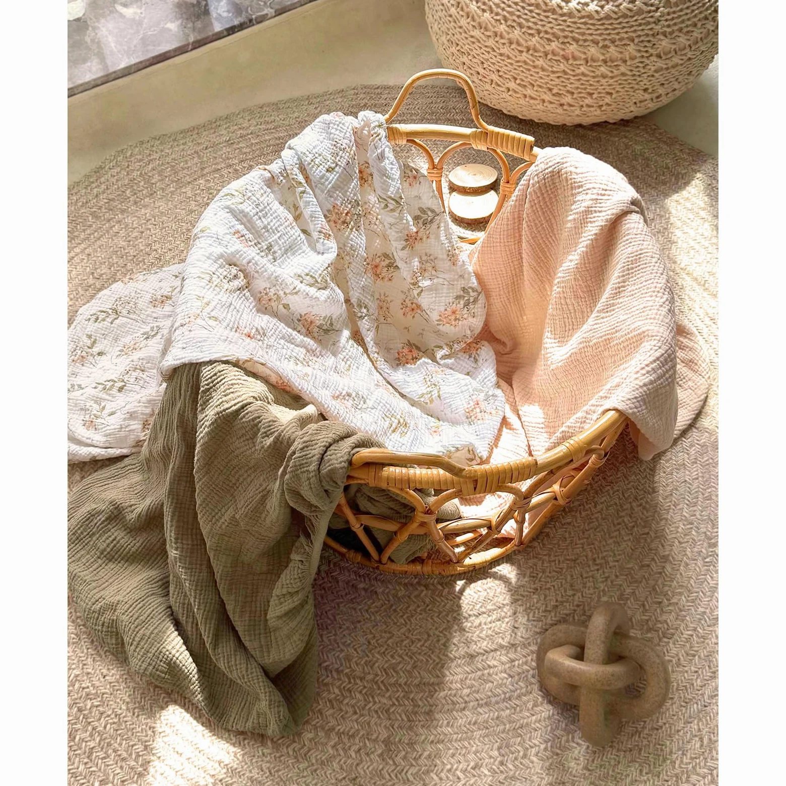 lulumoon Lenzuola per culla con angoli: lenzuola in mussola di cotone morbido per culla standard, motivo floreale verde oliva per ragazze, confezione da 2