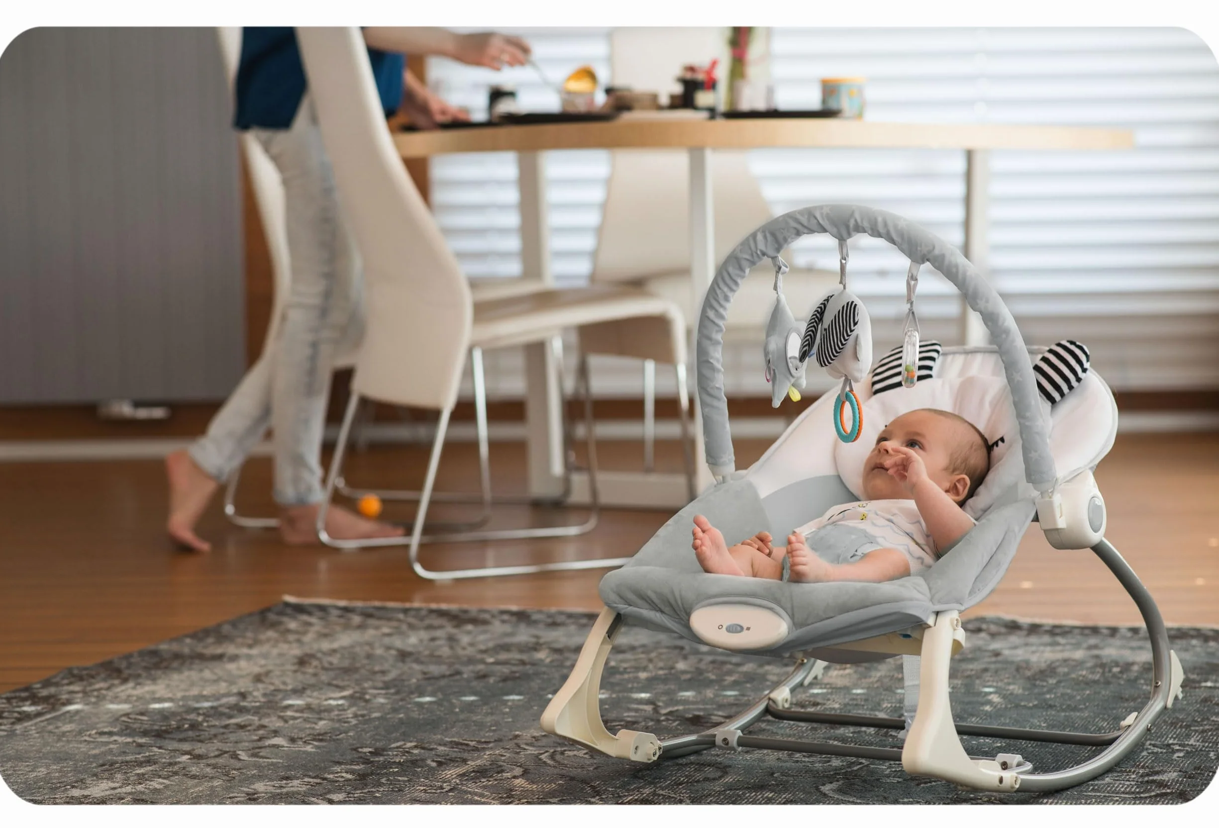 Nukido Sdraietta Neonati - Dondolino con Vibrazione e Giochi - Piedini Antiscivolo - fino a 18 kg Grigio
