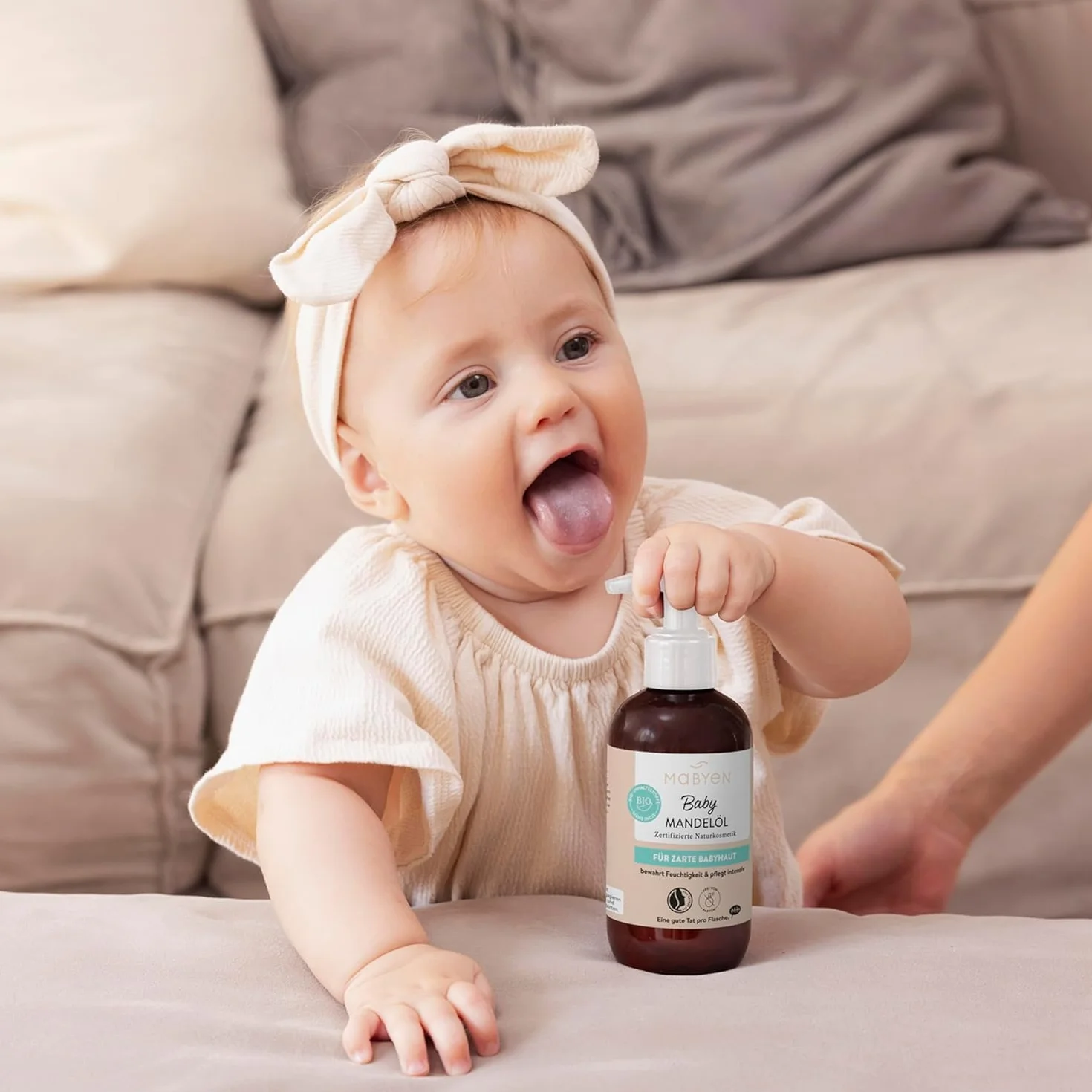 MABYEN Olio di Mandorle Bio per Bambini 200 ml – Vegano, Senza Profumo, Cosmesi Naturale – Per la cura del neonato e come olio da massaggio – Con pratico dosatore