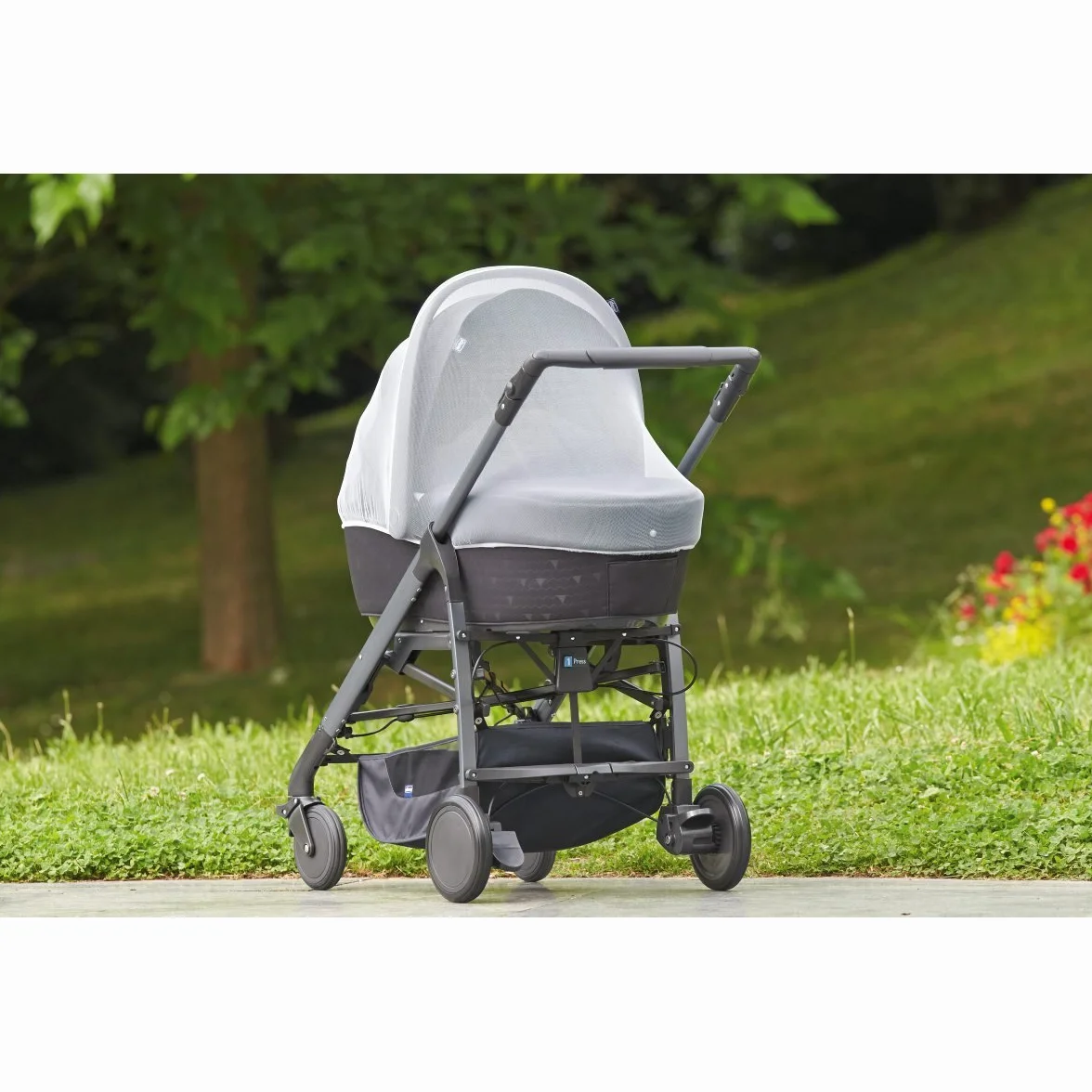 Chicco Zanzariera Universale per Navicella, Con Piccoli Fori Protegge il Bambino da Insetti e Zanzare, Ottima Circolazione Dell'Aria, con Chiusura Ermetica, Facile da Applicare, Bordo Elastico, Bianca