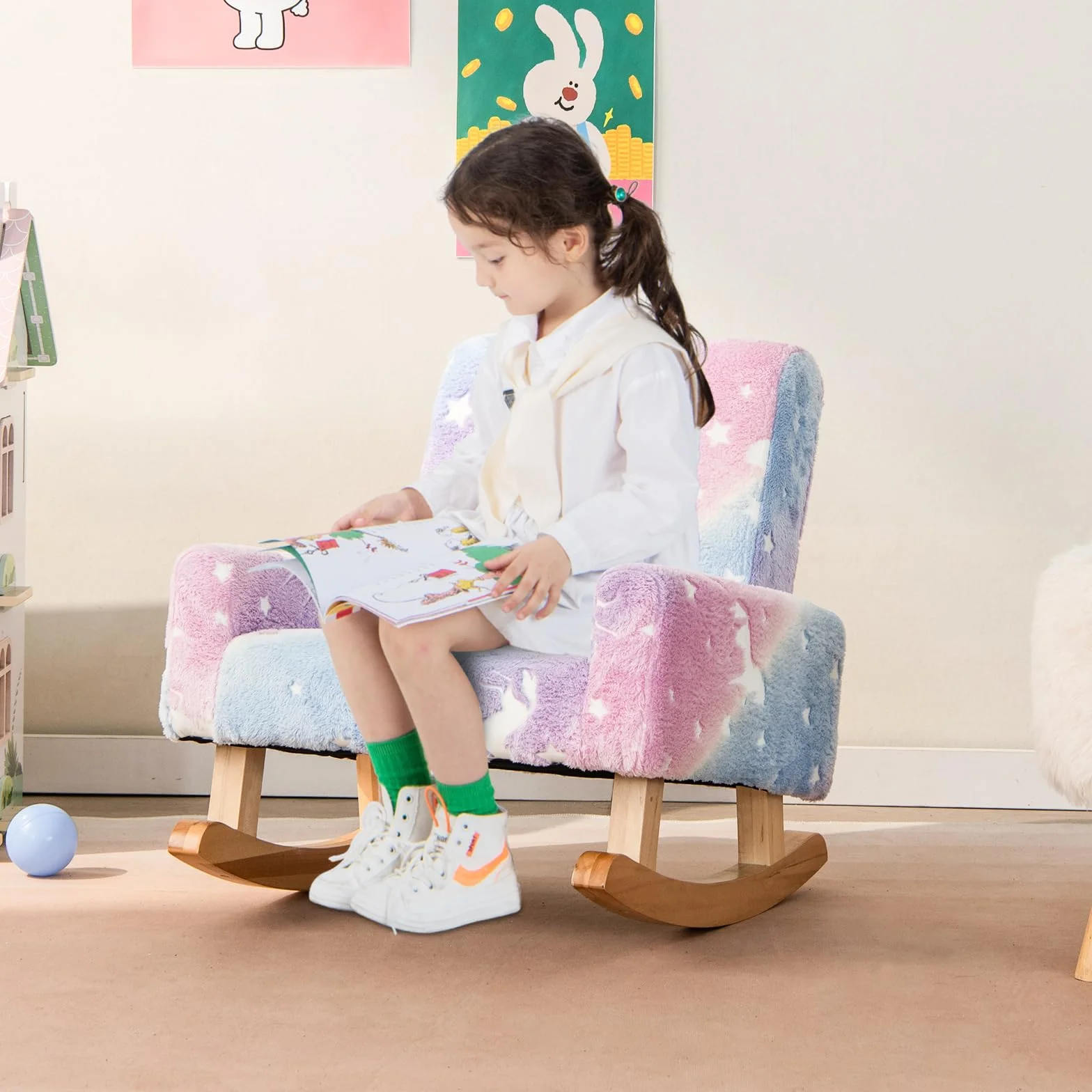 COSTWAY Sedia Dondolo per Bambini da 3 a 5 Anni, Poltrona in Flanella con Piedi a Dondolo in Legno, Motivi che si Illuminano al Buio,56 x 49 x 50 cm, Blu e Viola
