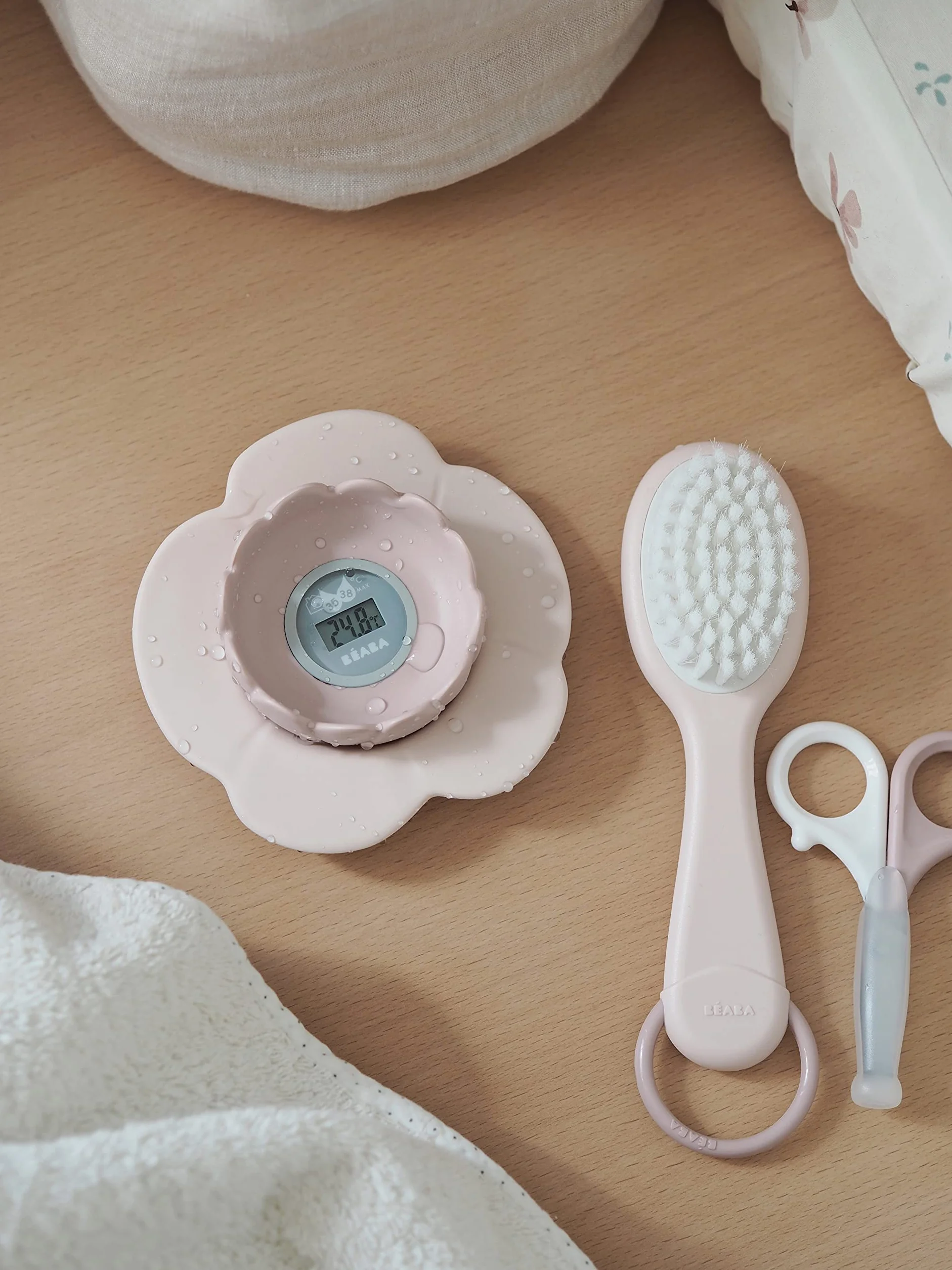 Béaba, Termometro da Bagno Lotus, Digitale, Multifunzione, Misurazione della Temperatura della Stanza e del Bagno, a Forma di Fiore Giocattolo, Old Pink