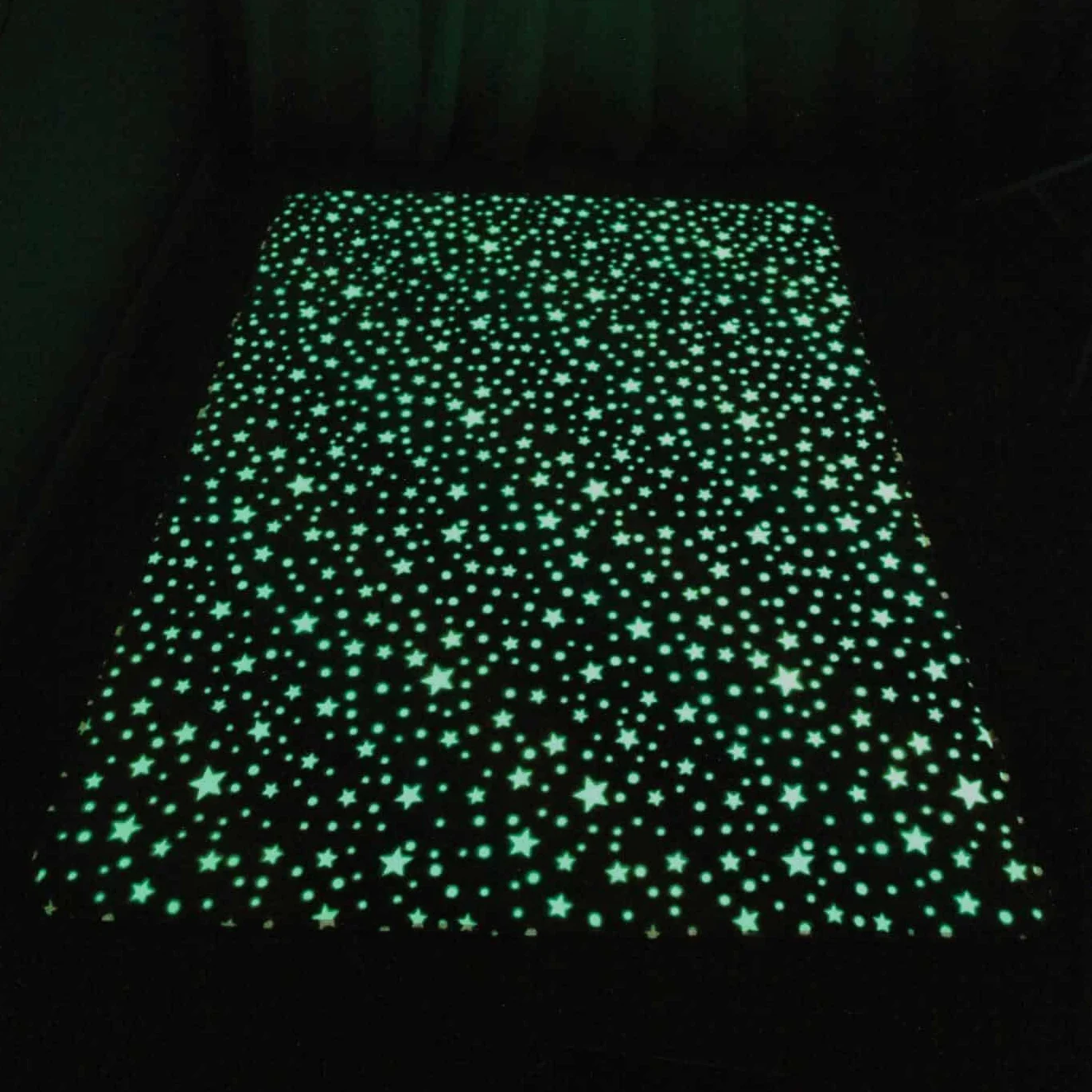 GGBOND Tappeto luminoso fosforescente con stelle arcobaleno per ragazze, corto in spugna corta e soffice, 100 x 160 cm