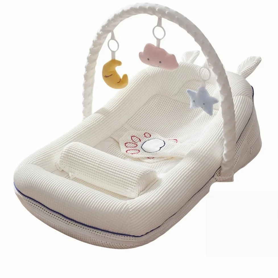 Cuscino a Cuneo Anti-reflusso per Bambini - Lettino Regolabile in 4 Posizioni con modellamento della Testa, Barra Giochi Staccabile - Sollievo per coliche e rigurgiti nei Neonati,C