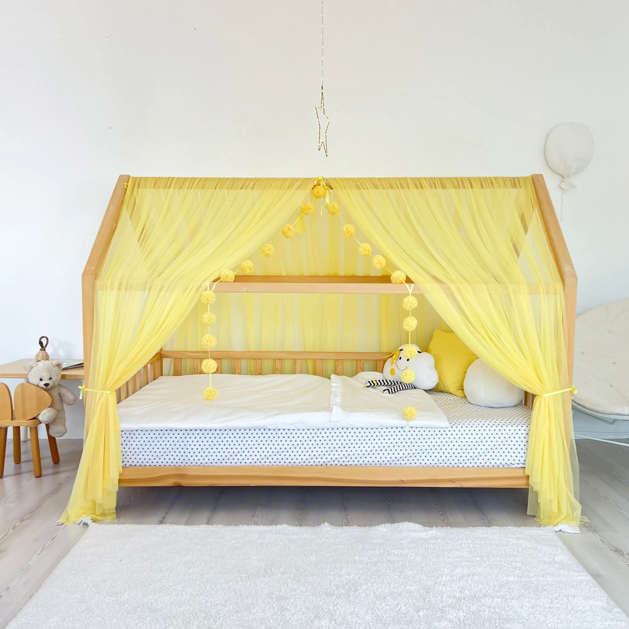 Tenda a baldacchino per letto della cameretta dei bambini, decorazione per pavimento e letto, tenda da gioco in morbido tulle per bambini (giallo, 420 cm, set da 4)