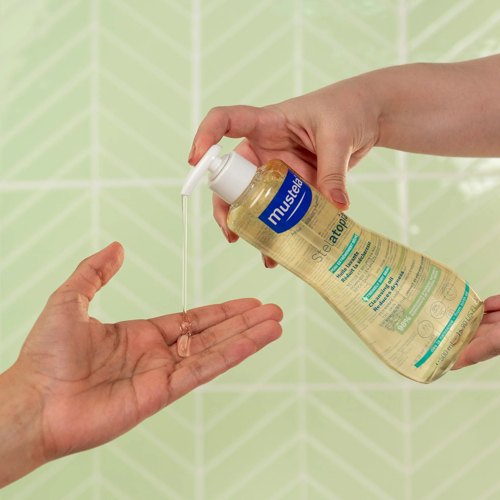Mustela Stelatopia Olio Bagno per Pelle con Estrema Secchezza o Dermatite Atopica, Corpo e Capelli, Neonati, Bambini, Tutta la Famiglia - Detersione Quotidiana, Reintegra i Lipidi della Pelle (500ml)