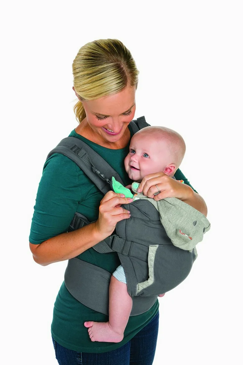 Infantino - Marsupio Cuddle Up - Motivo Orso - Ergonomico - Cappuccio Caldo a Forma di Orso Rimovibile - Diverse Posizioni - Regolabile - Confortevole - Facile da Pulire - Per Bambini da 5,4 a 18 kg