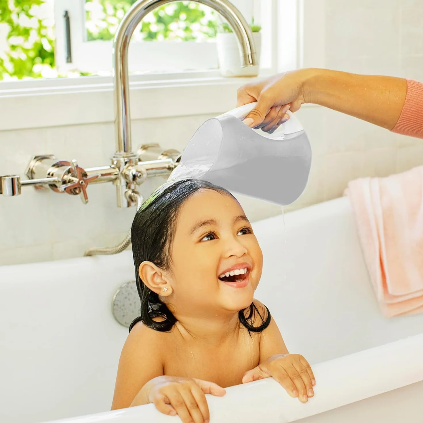 Munchkin Brocca da bagno per neonati con bordo morbido | Risciacquatore shampoo per bambini | Dispositivo di risciacquo e lavaggio | Accessori essenziali per bambini | Grigio