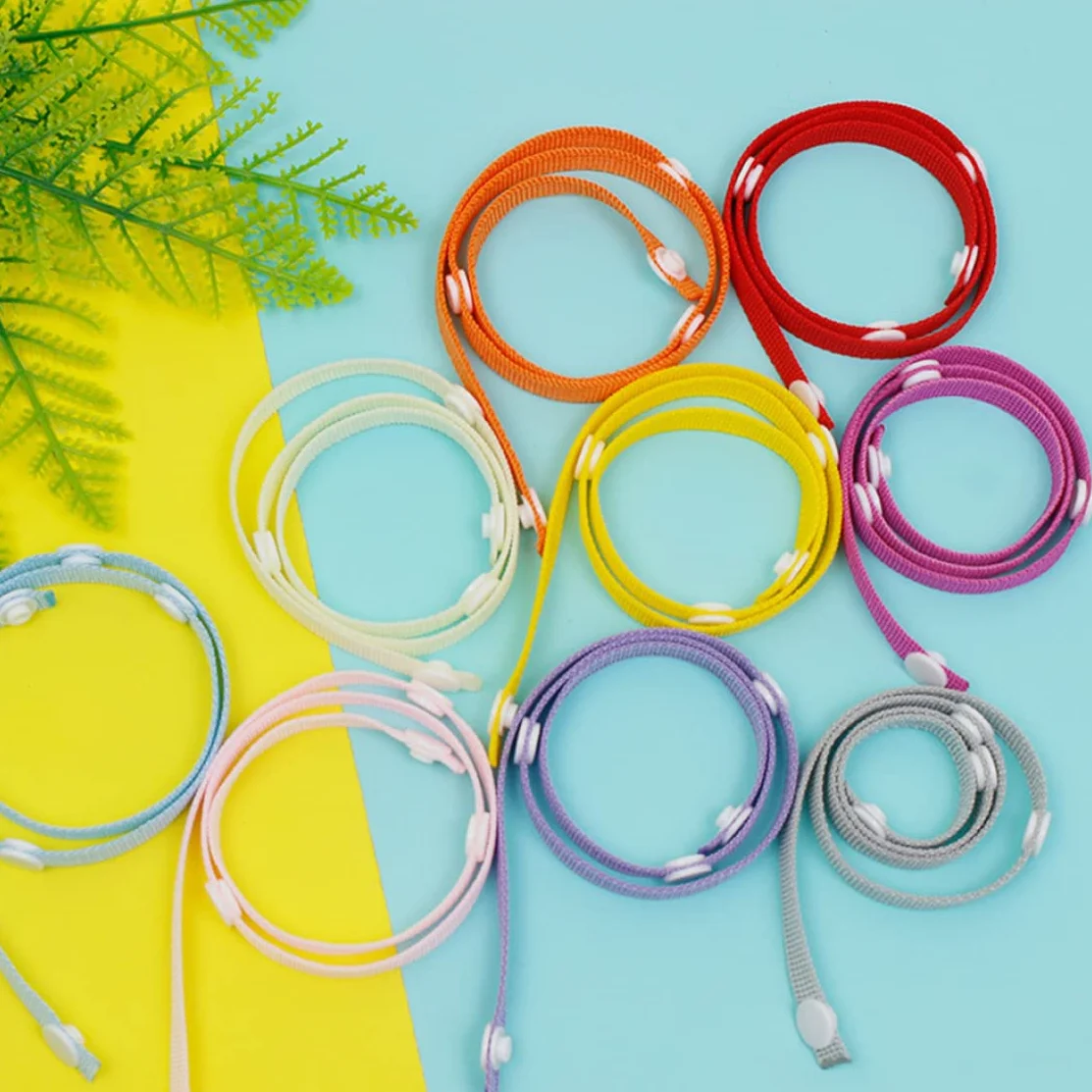 Cinghie per passeggino, 2 cinghie regolabili per appendere giocattoli, cinghia con fibbia resistente alla caduta per giocattoli, tazza, bottiglia (60 cm, colore casuale)