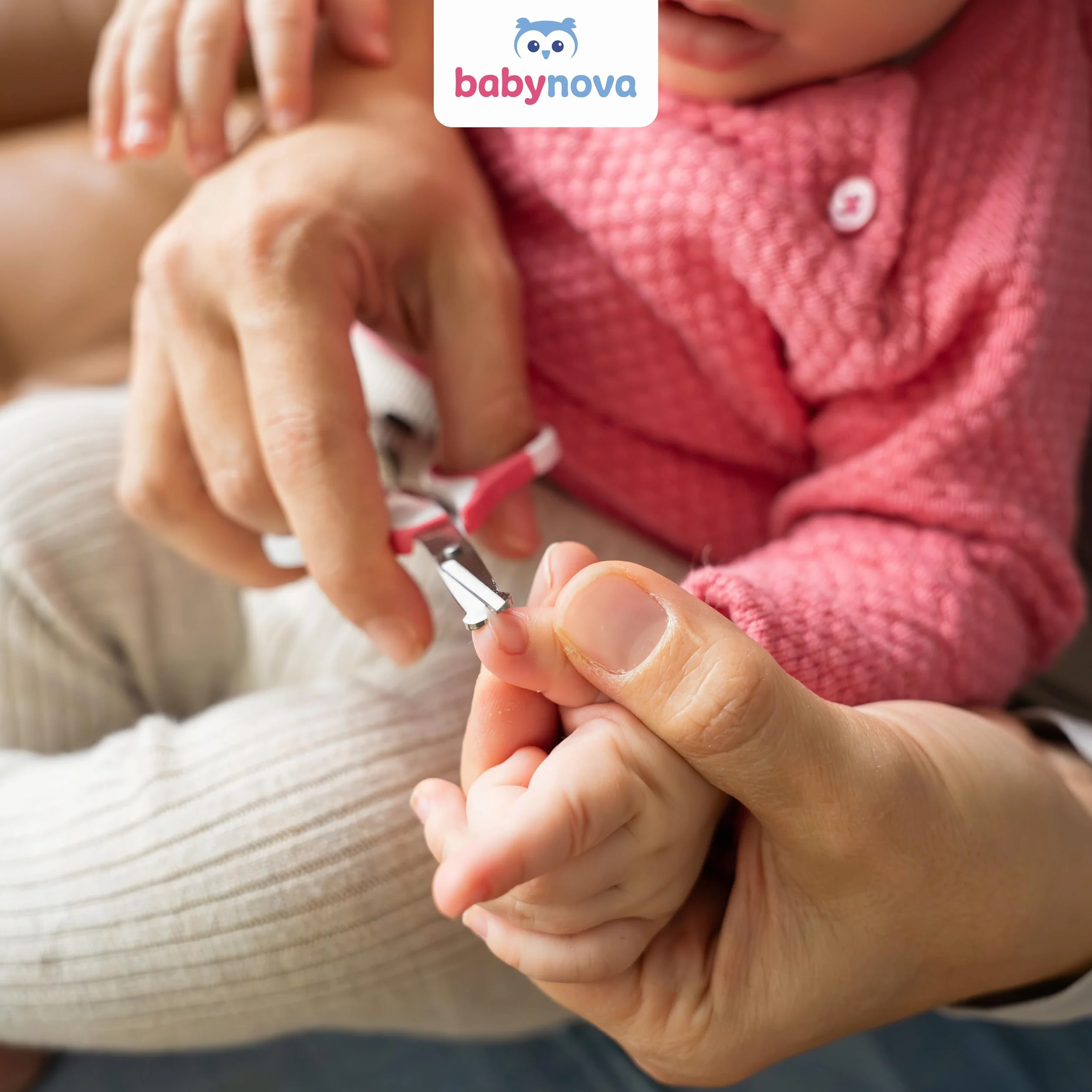 babynova Forbicine per Bebè con Cappuccio Protettivo – Forbicine per Unghie in Acciaio Inossidabile con Punte Arrotondate per un Taglio Sicuro delle Unghie del Bebè – Senza BPA – Blu
