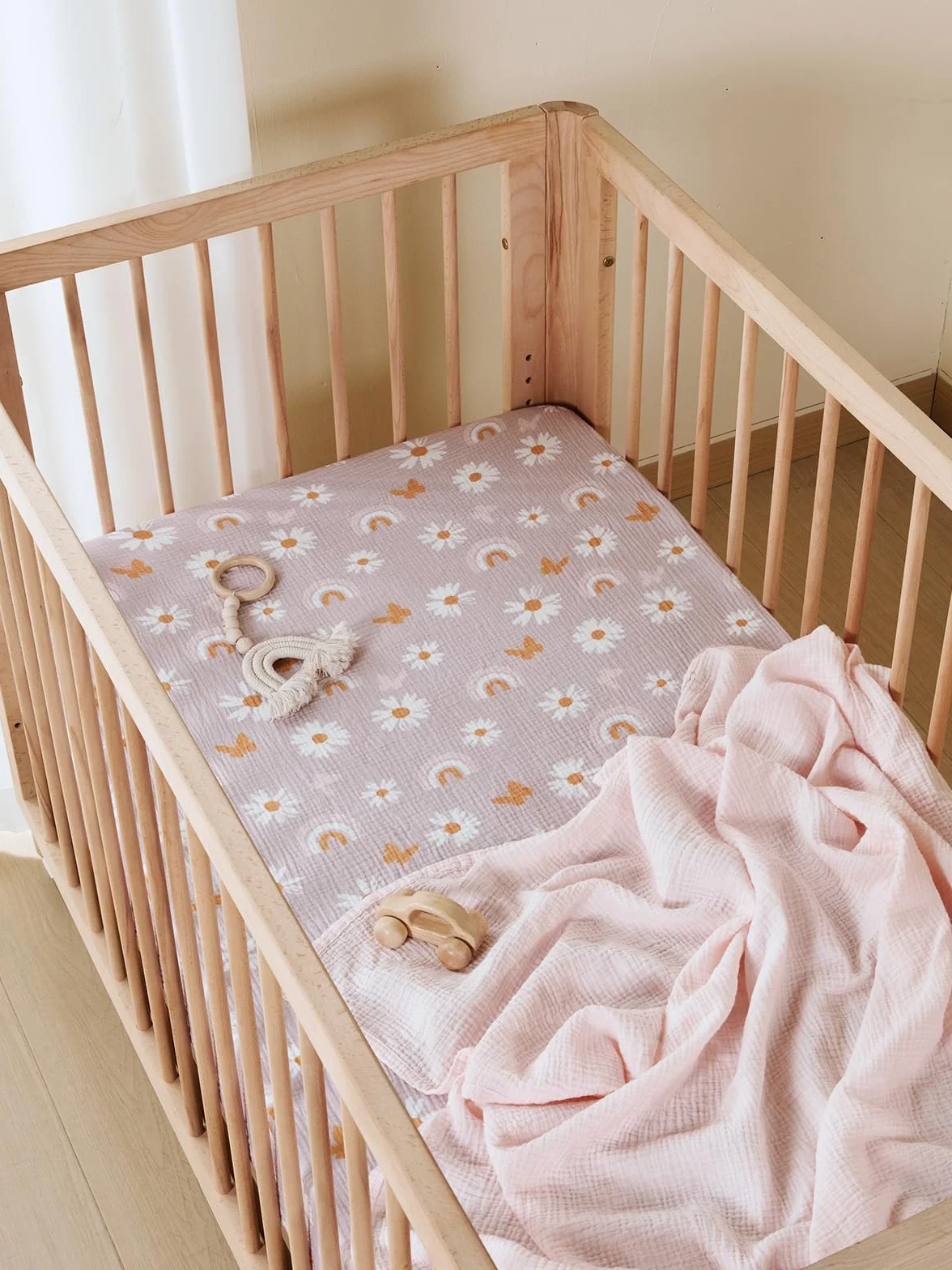 TILLYOU Mussola - Set di 2 lenzuoli con angoli elasticizzati per lettino, 60 x 120 cm, 100% cotone, motivo: farfalla rosa