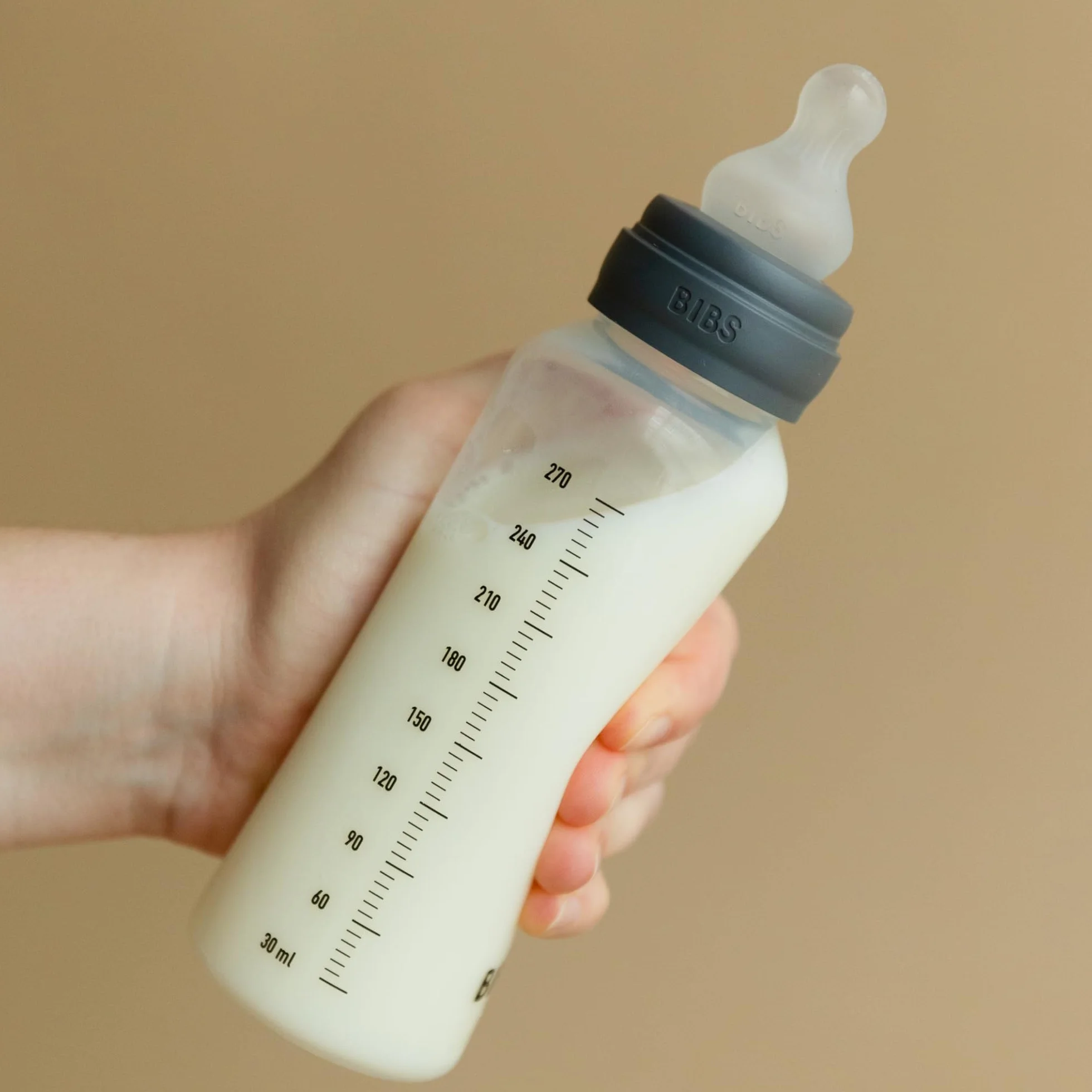 Biberon Baby BIBS 150 ml - Tettarella in silicone - Anti-coliche, senza BPA, tettarella tonda, flusso lento, leggero e facile da pulire, per neonati 0+ anni - Baby Blue