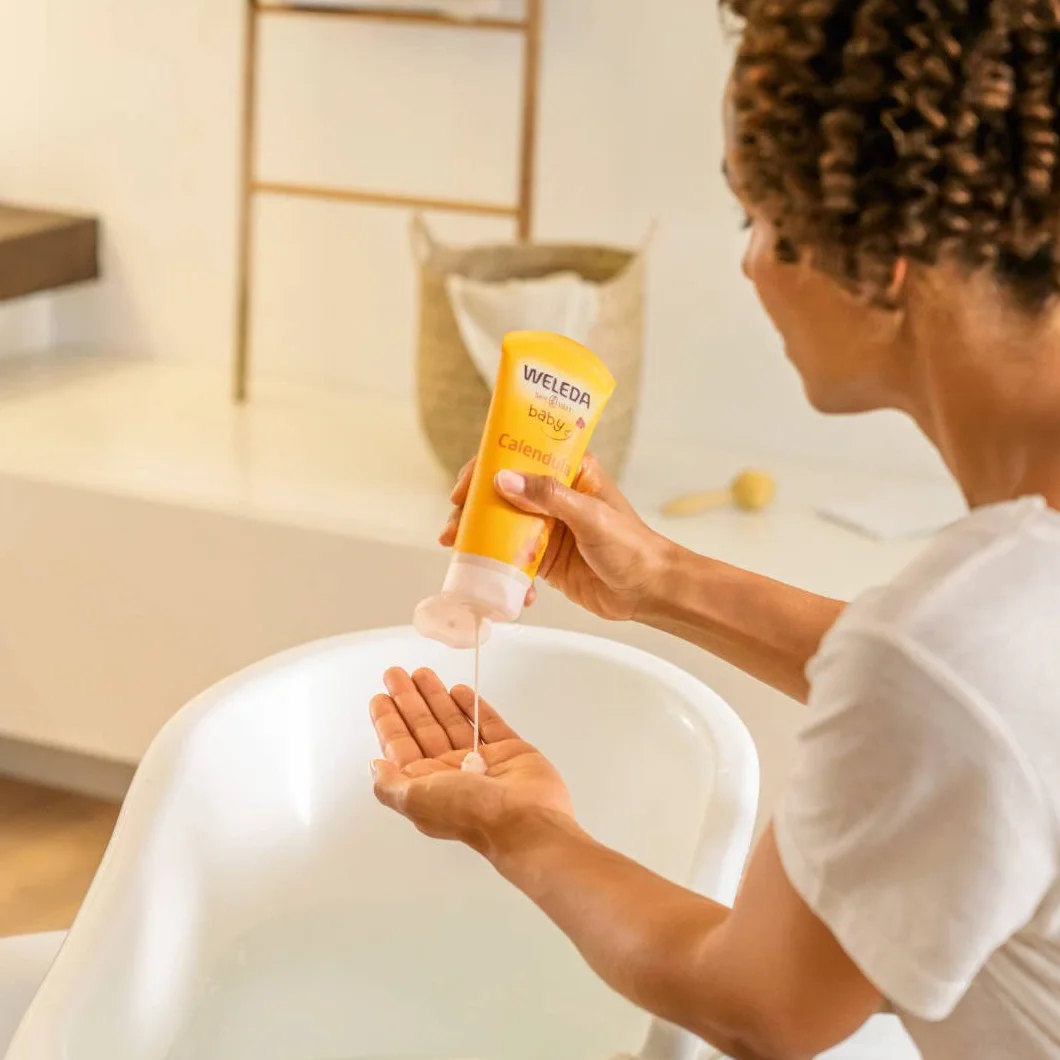 Weleda Baby Babywash Corpo&Capelli Calendula, docciaschiuma 2in1 per la detersione dei più piccoli, formula extra-delicata (1x200ml)