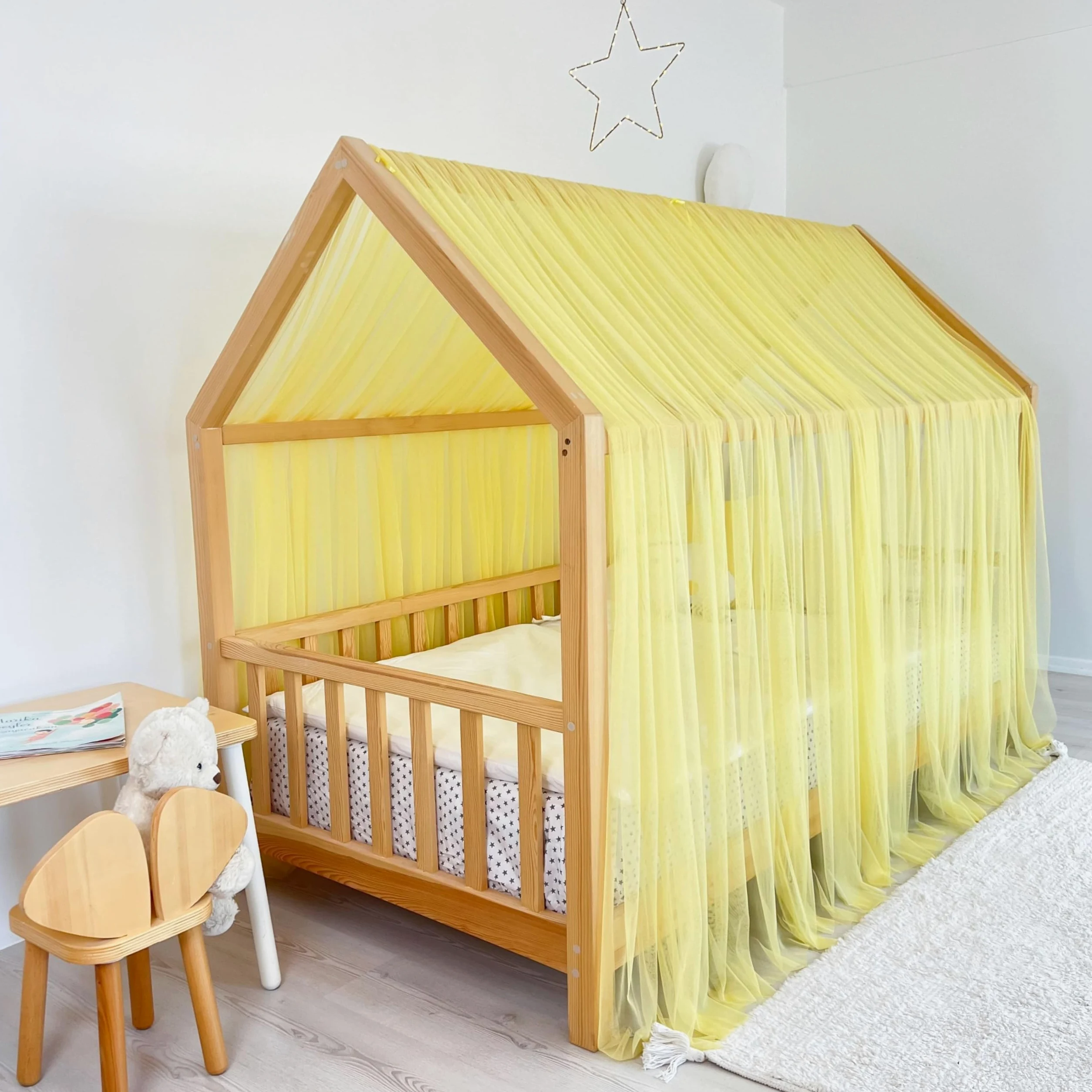 Tenda a baldacchino per letto della cameretta dei bambini, decorazione per pavimento e letto, tenda da gioco in morbido tulle per bambini (giallo, 420 cm, set da 4)