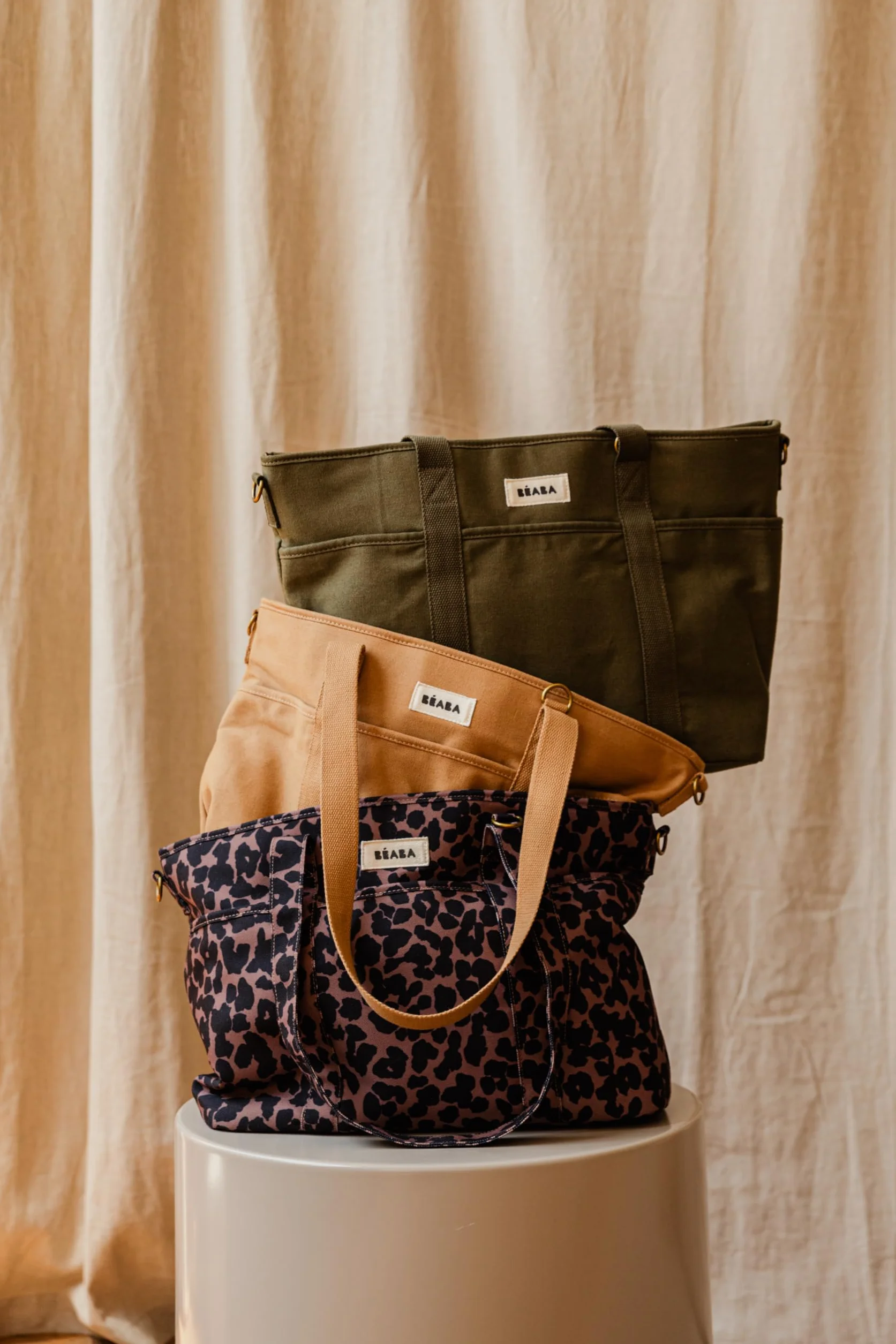 BÉABA Borsa Fasciatoio Bebè Madrid 22L – Borsa Pannolini Tipo Tote, Unisex Mamma e Papà, 11 Tasche, Tasca Termica, Aggancio Passeggino, Fasciatoio Imbottito – Leopardo