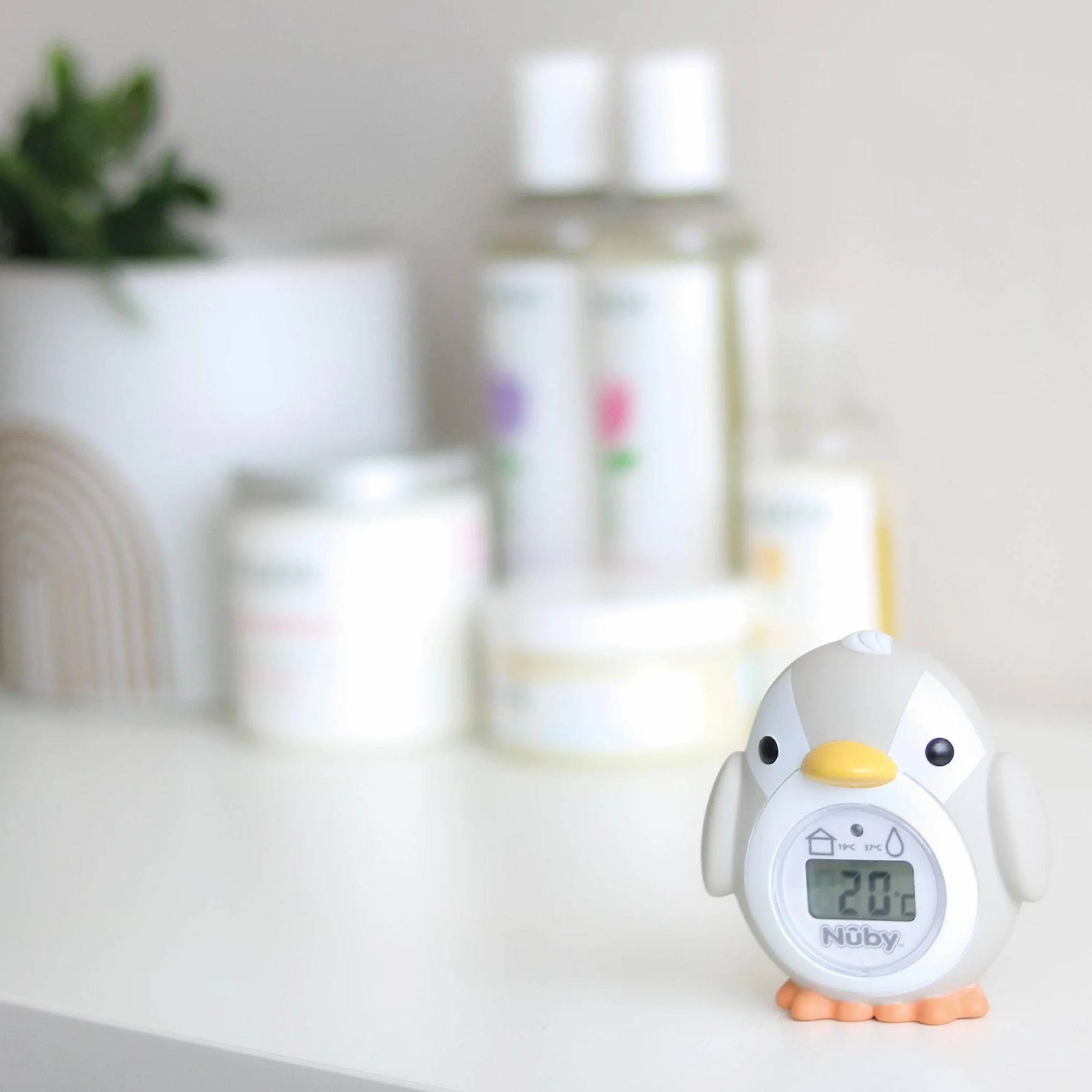 Nuby - Termometro da bagno per bambini a forma di pinguino - Schermo di facile lettura - Senza BPA - Grigio - Adatto a partire da 0 mesi