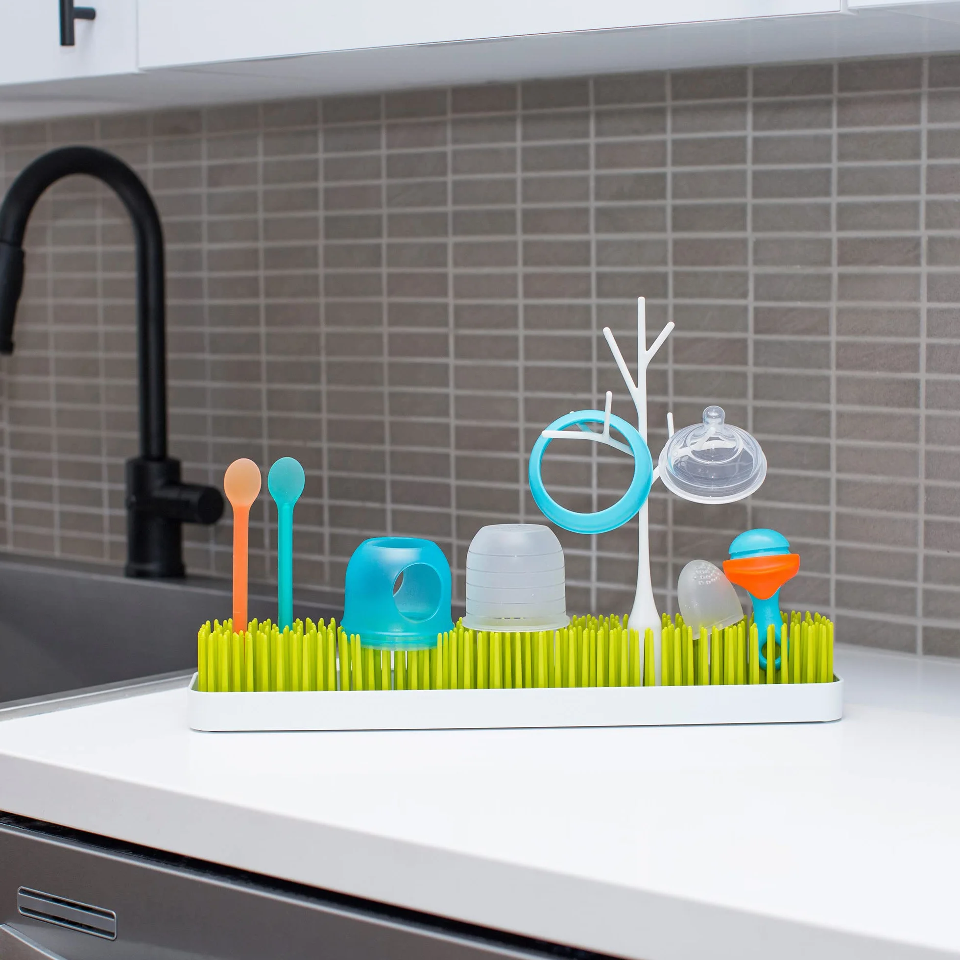 Boon TOMY PATCH Countertop Drying Rack For Baby Bottles And Accessories, Stylish Nursery Accessories, Baby Essentials for New Parents, BPA Green