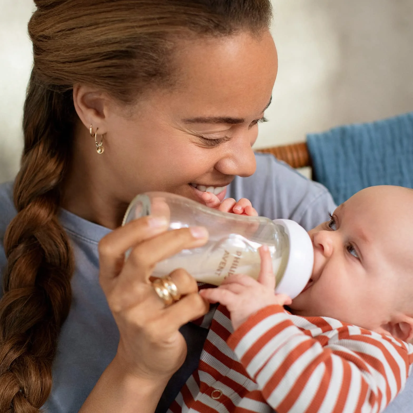 Philips Avent, 2 flaconi in vetro naturale con ciuccio reattivo, 240 ml, (modello SCY933/01)
