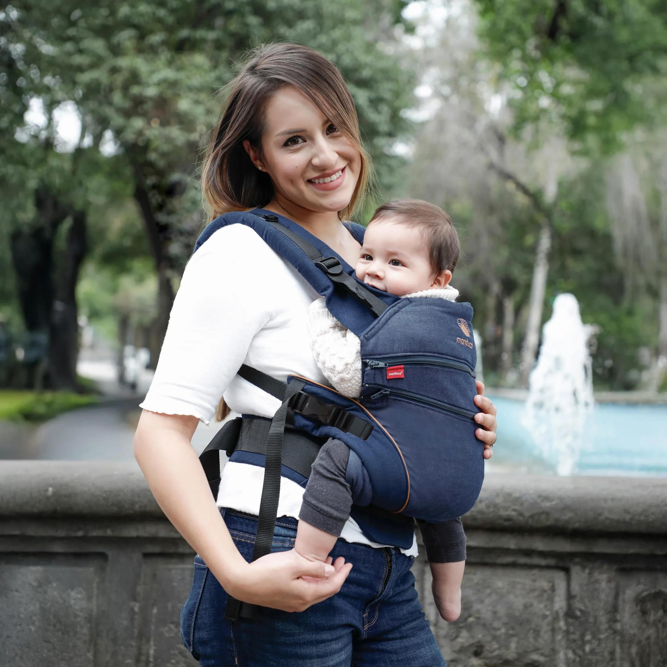 manduca XT Baby Carrier > Uno per Tutti < Marsupio Ergonomico e Flessibile con Seduta Regolabile, Neonati dalla Nascita e Bambini fino a 20kg, Cotone Biologico (denimblue-toffee/jeans blu-caramello)