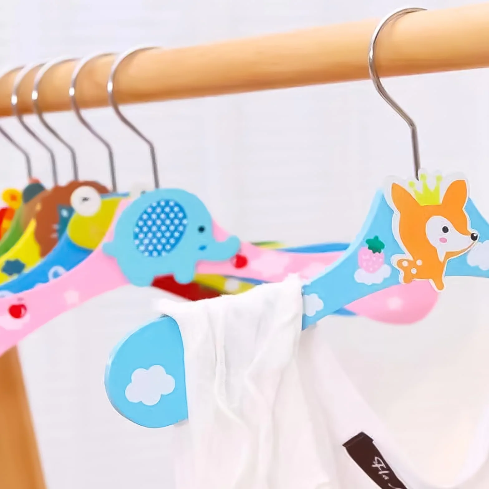 12 PCS Grucce Bambini Legno - Grucce per bambini in legno colorato con motivi animali