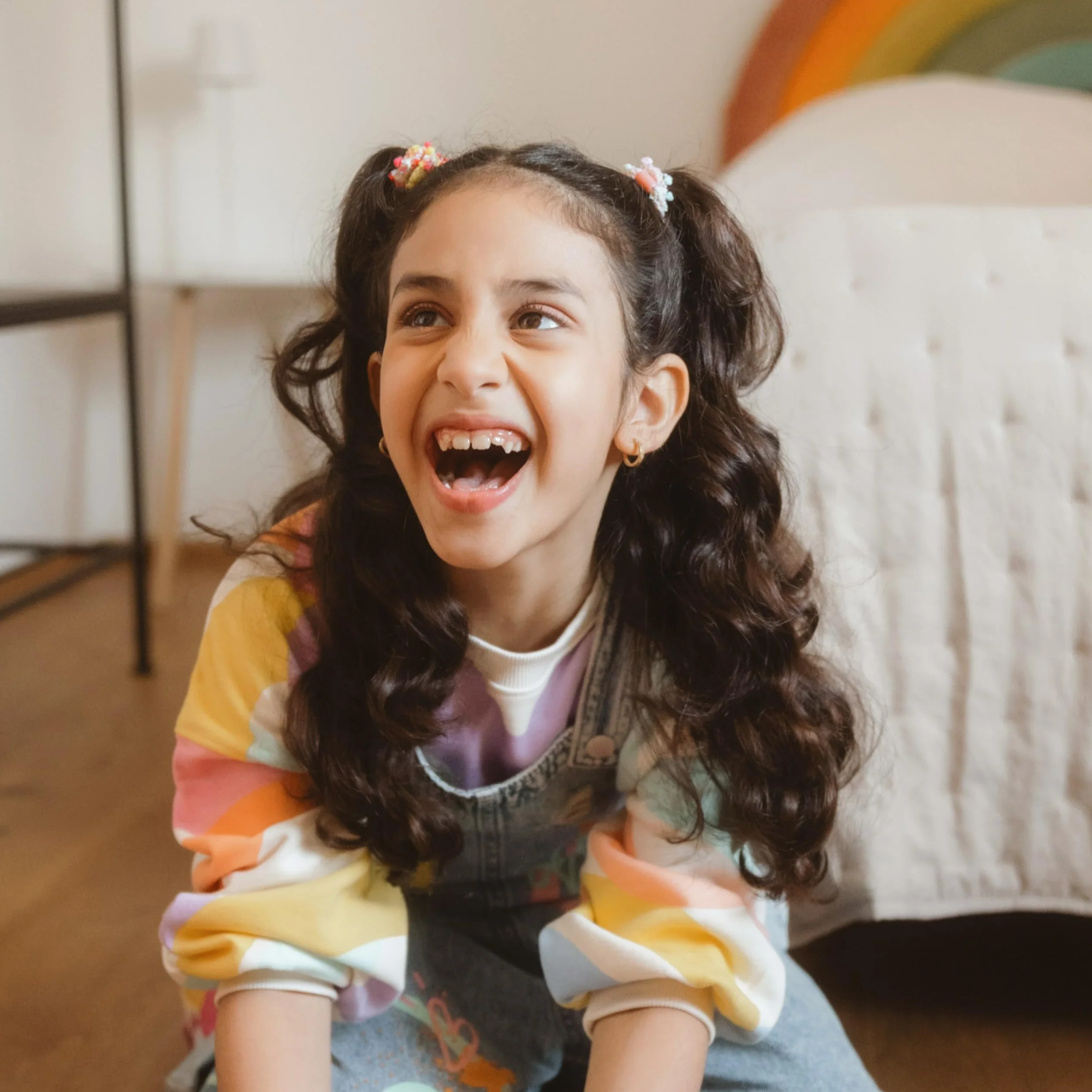 invisibobble TWISTAR Kids Pom Pom Tie (3 pezzi) – Haargummi colorati con pompon per bambini – Elastici, giocosi e delicati – Intrecciati per bambine e bambini – Ideali per teste piccole