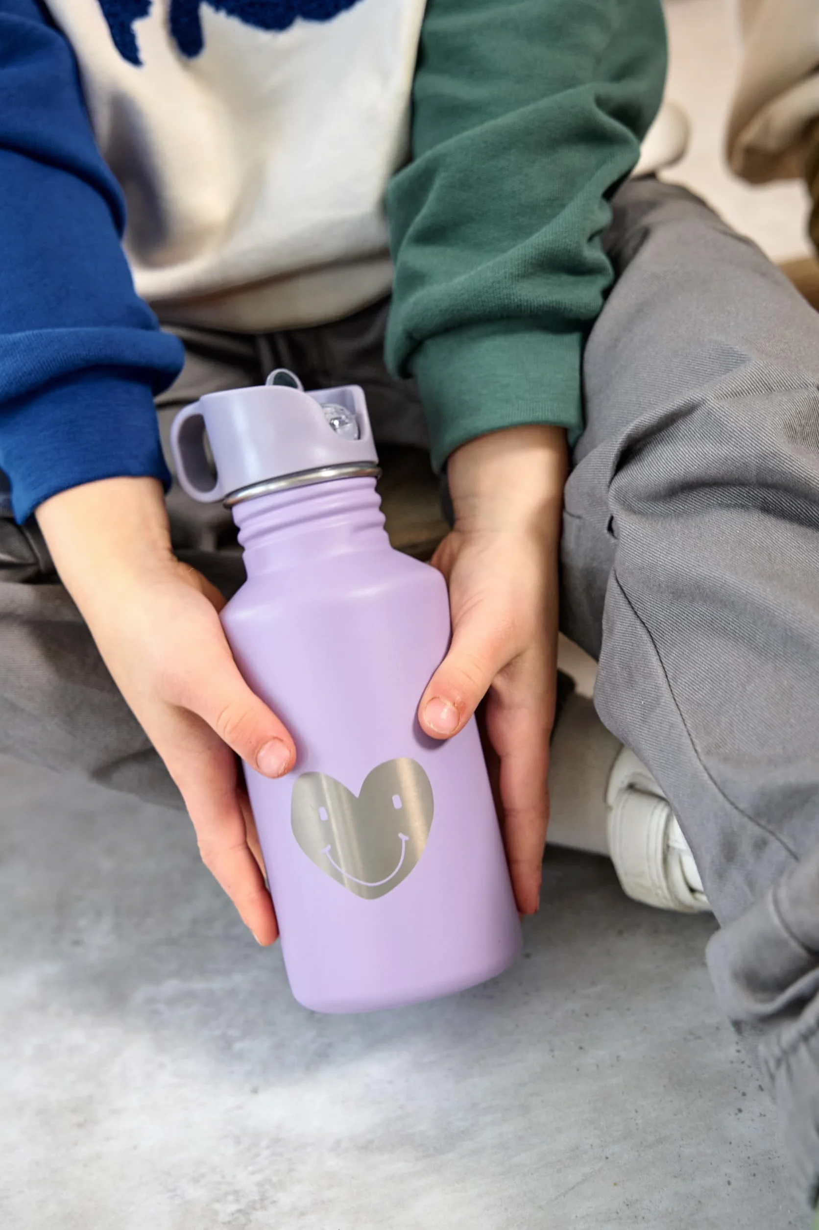 LÄSSIG Bottiglia per bambini in acciaio inox senza BPA 500ml per l'asilo, a prova di perdite, con tappo per lo sport/Bottle Stainless Steel Little Gang Heart lilac