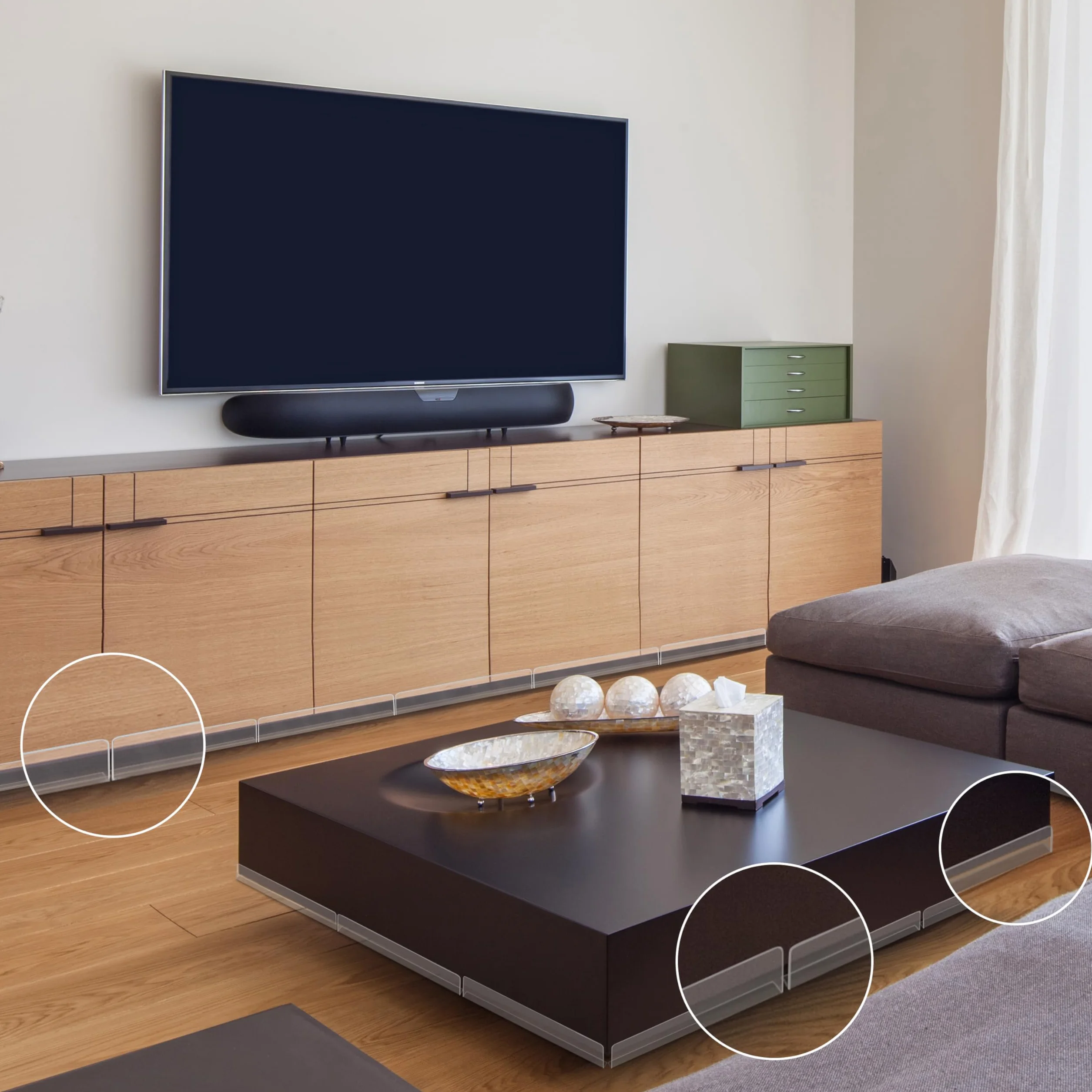 Paracolpi Barriera Letto per Giocattoli [Confezione da 8] - Blocca sotto Divano Trasparenti Adesivi Anche per Letto, Divano, Armadio, Comò, Cucina - Barriera Divano Anti Polvere e Animali