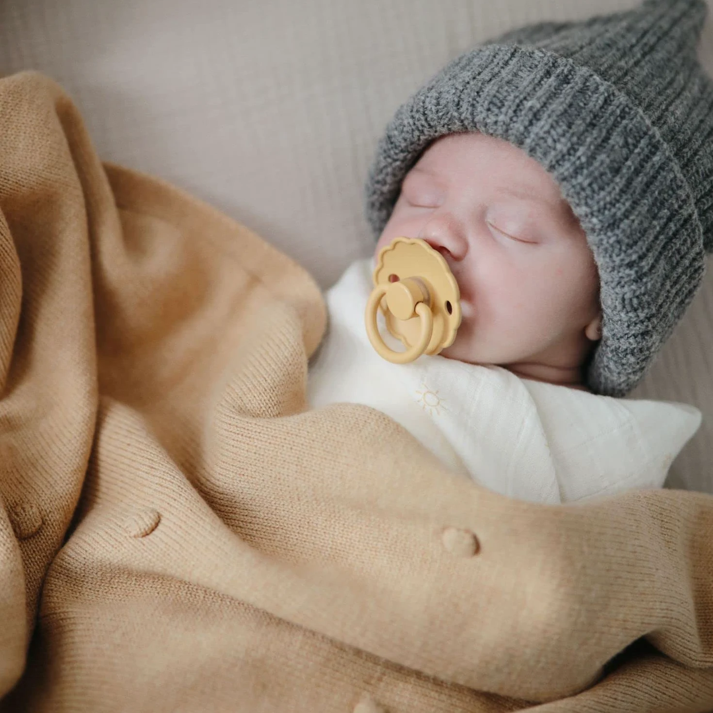 mushie | Coperta Lavorata a Maglia per Neonati e Bambini | copertina culla bambino, plaid bebe | 80 x 100 cm e 100% Cotone Biologico | Perfetta per Ogni Condizione Atmosferica | Off White Melange