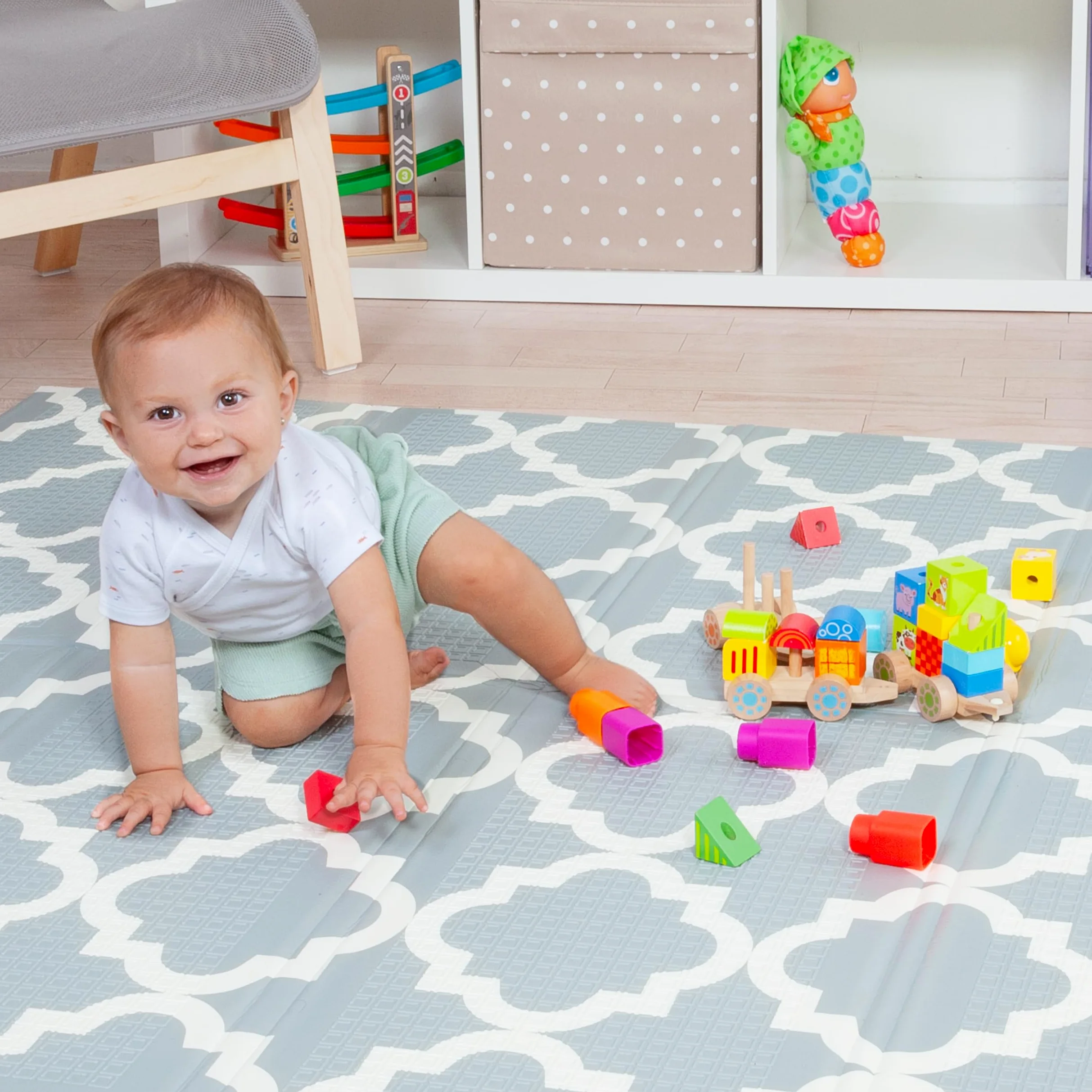 MOLTO | Tappeto gioco reversibile XXL 150x200 cm – Design Gusy Light con stampa per bambini – Tappeto per neonati antiscivolo, pieghevole e imbottito – Da 0 mesi