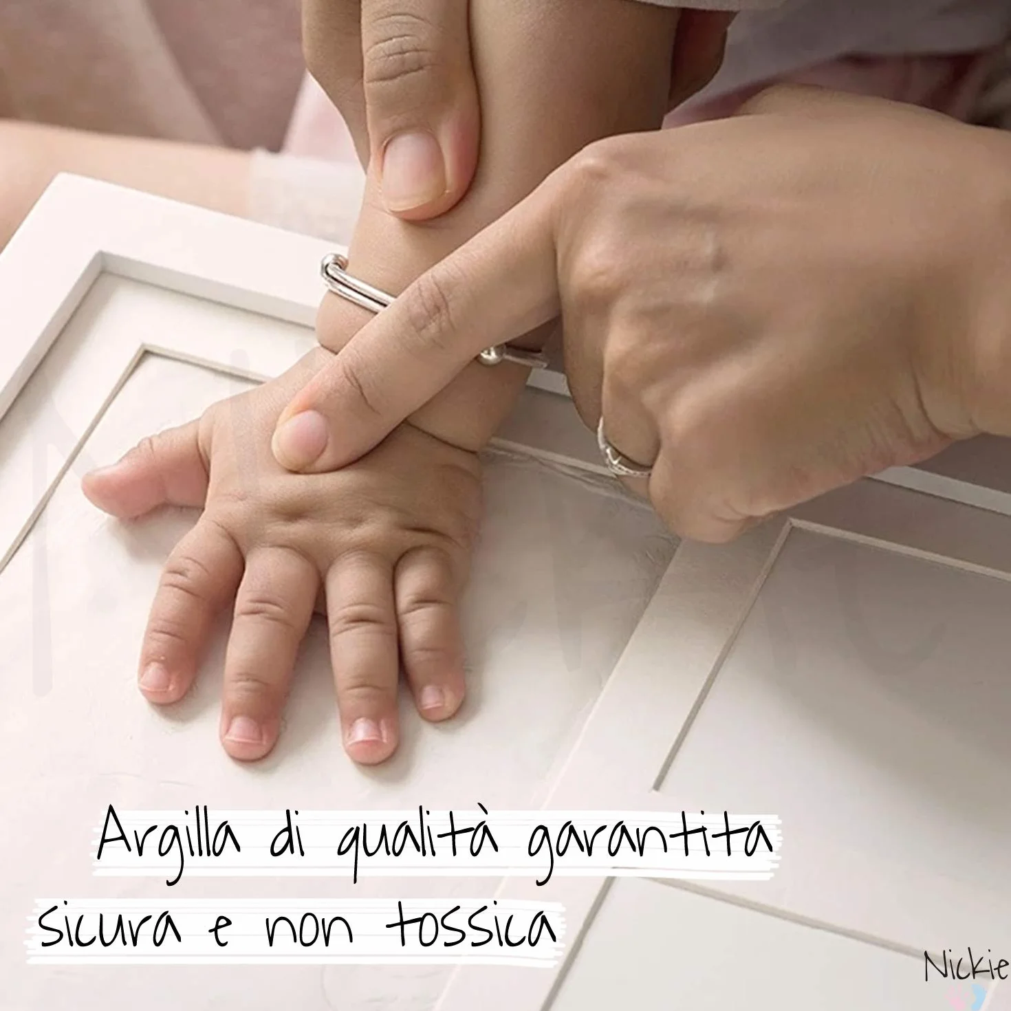 NICKIE Cornice impronte neonato - Kit impronta neonati 4 colorazioni in regalo - Quadretto impronte neonate da parete e da tavolo - Idea regalo per nascita bambino e bambina - Set impronte neonata
